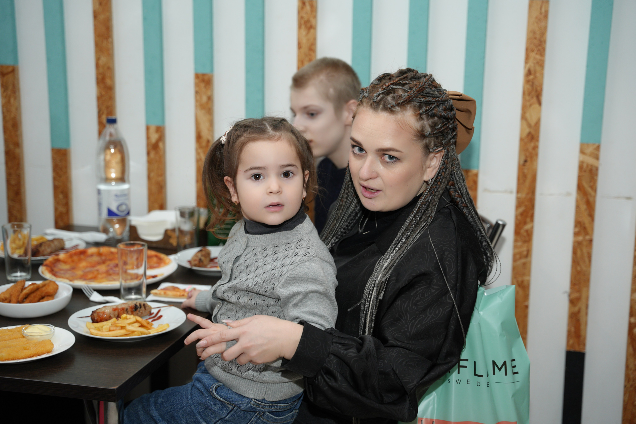 Социально —благотворительная акция «Ты в этом мире не один», посвященная Международному дню инвалидов. ВЫПУСКНЫЕ АЛЬБОМЫ, Школьный фотограф, семейный и свадебный в Саратове и области Ольга Плаксина