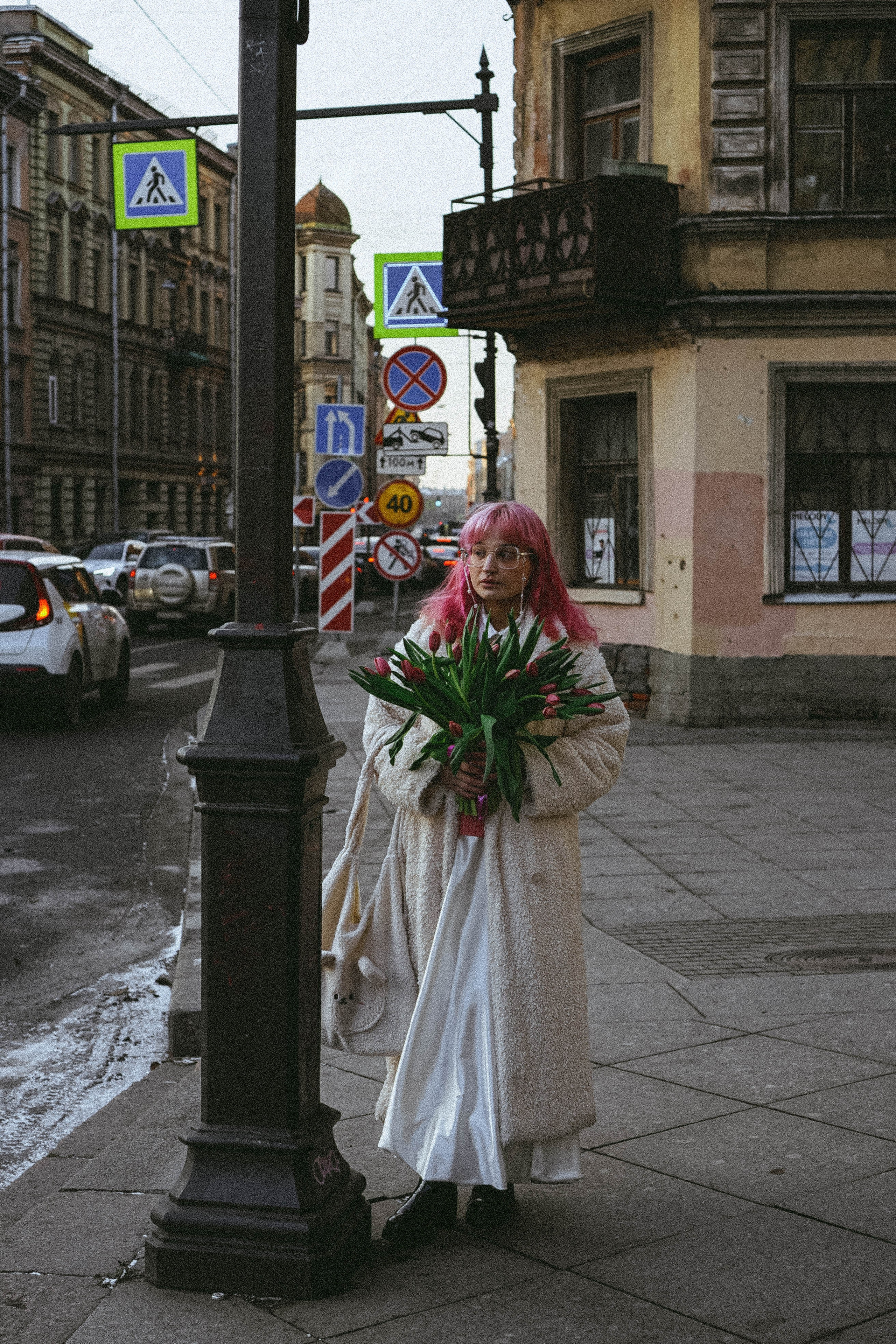 Прогулочная фотосессия с тюльпанами. Профессиональный фотограф, Санкт-Петербург — Виктория Богомолова