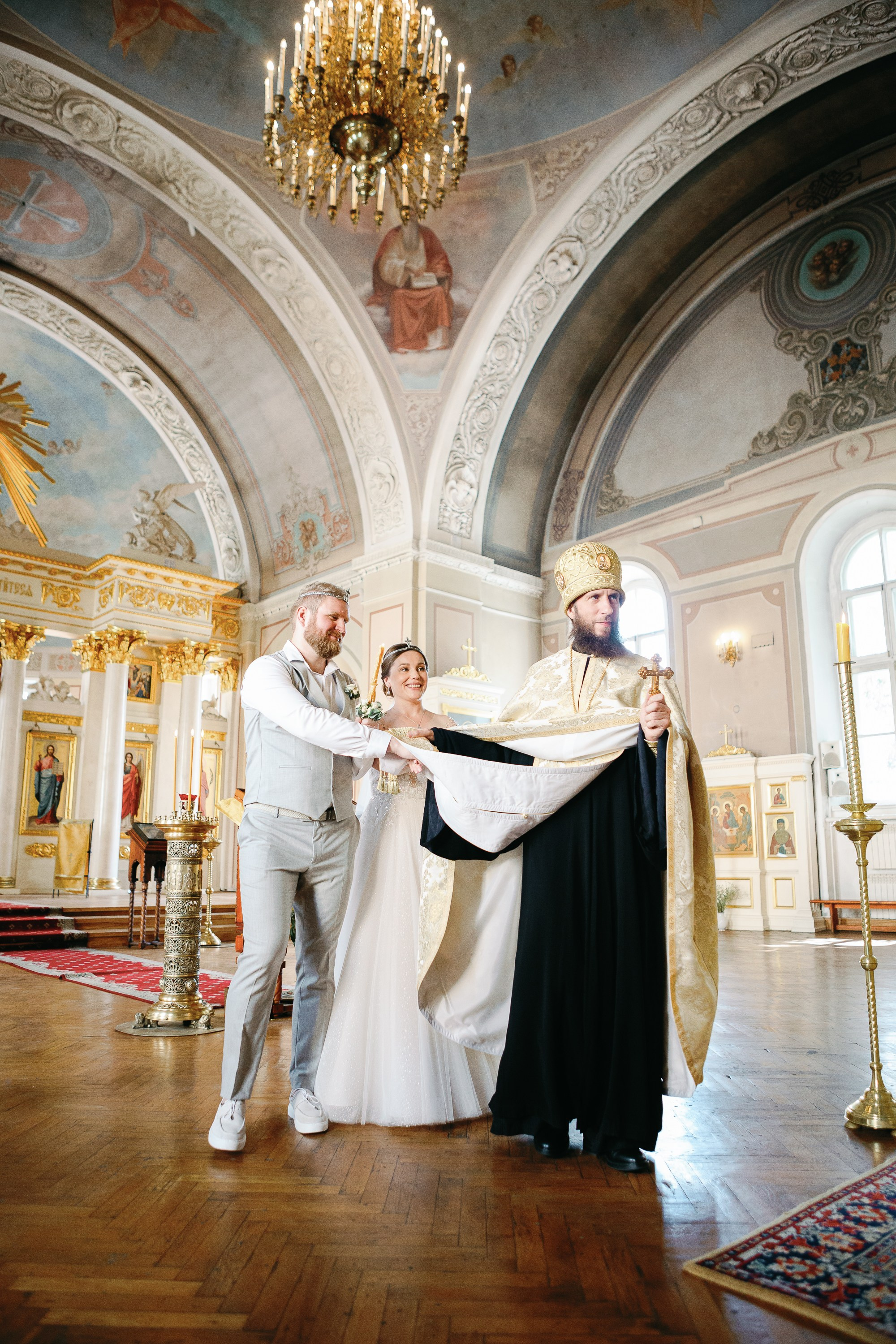 Татьянинский храм при МГУ. Вид внутри. Венчание.