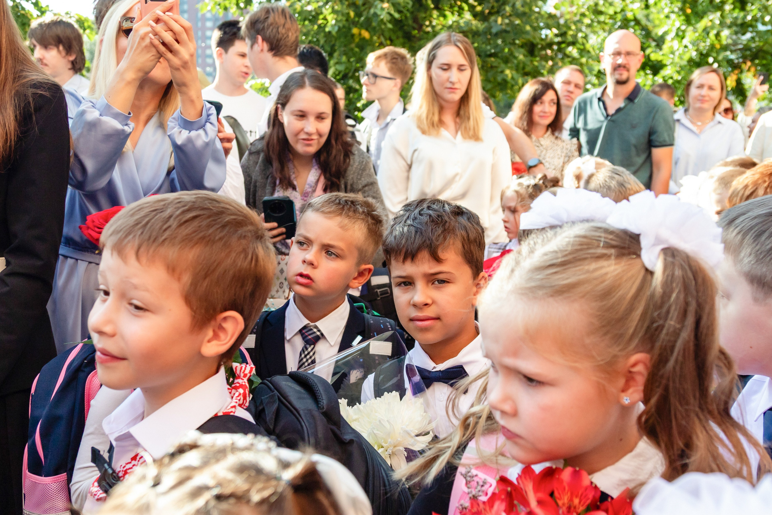 ПЕРВОЕ СЕНТЯБРЯ — линейка. Фотограф Алина Лебедь