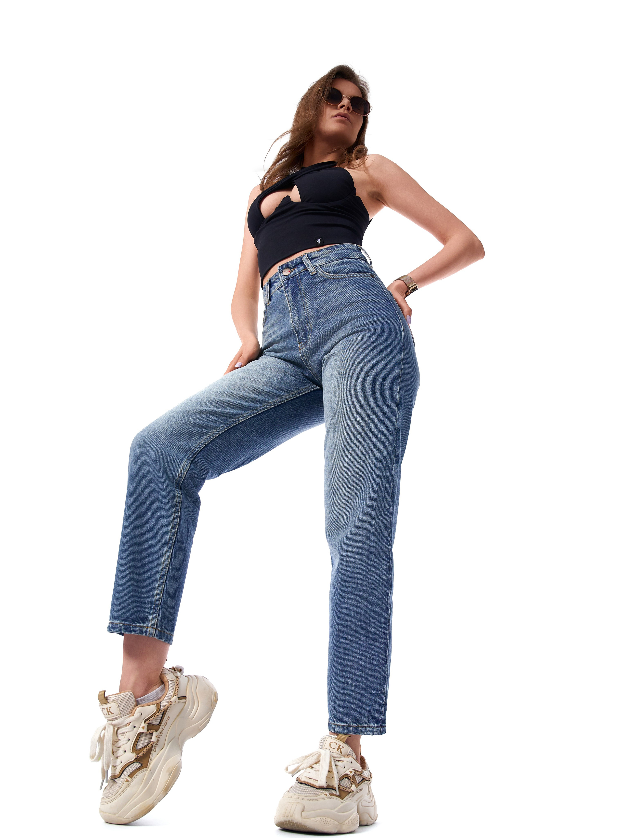 Джинсы женские. Каталожный предметный фотограф