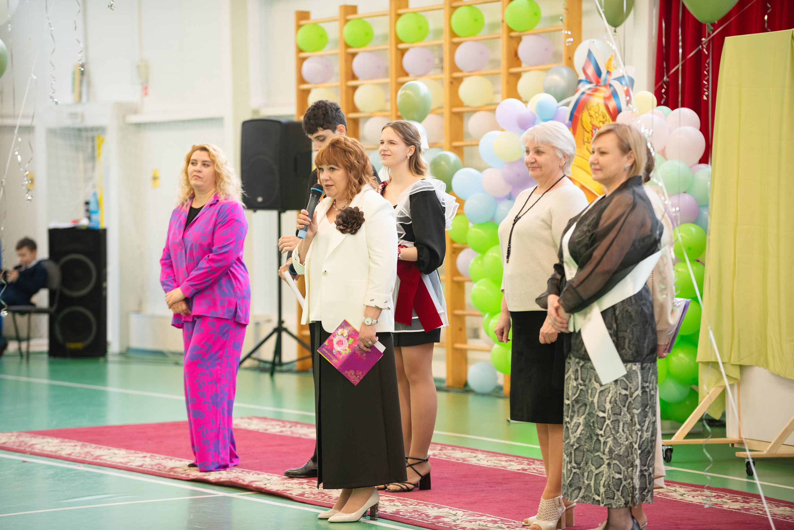 Съёмка выпускного в школе для 11 класса в Сургуте от профессионального фотографа