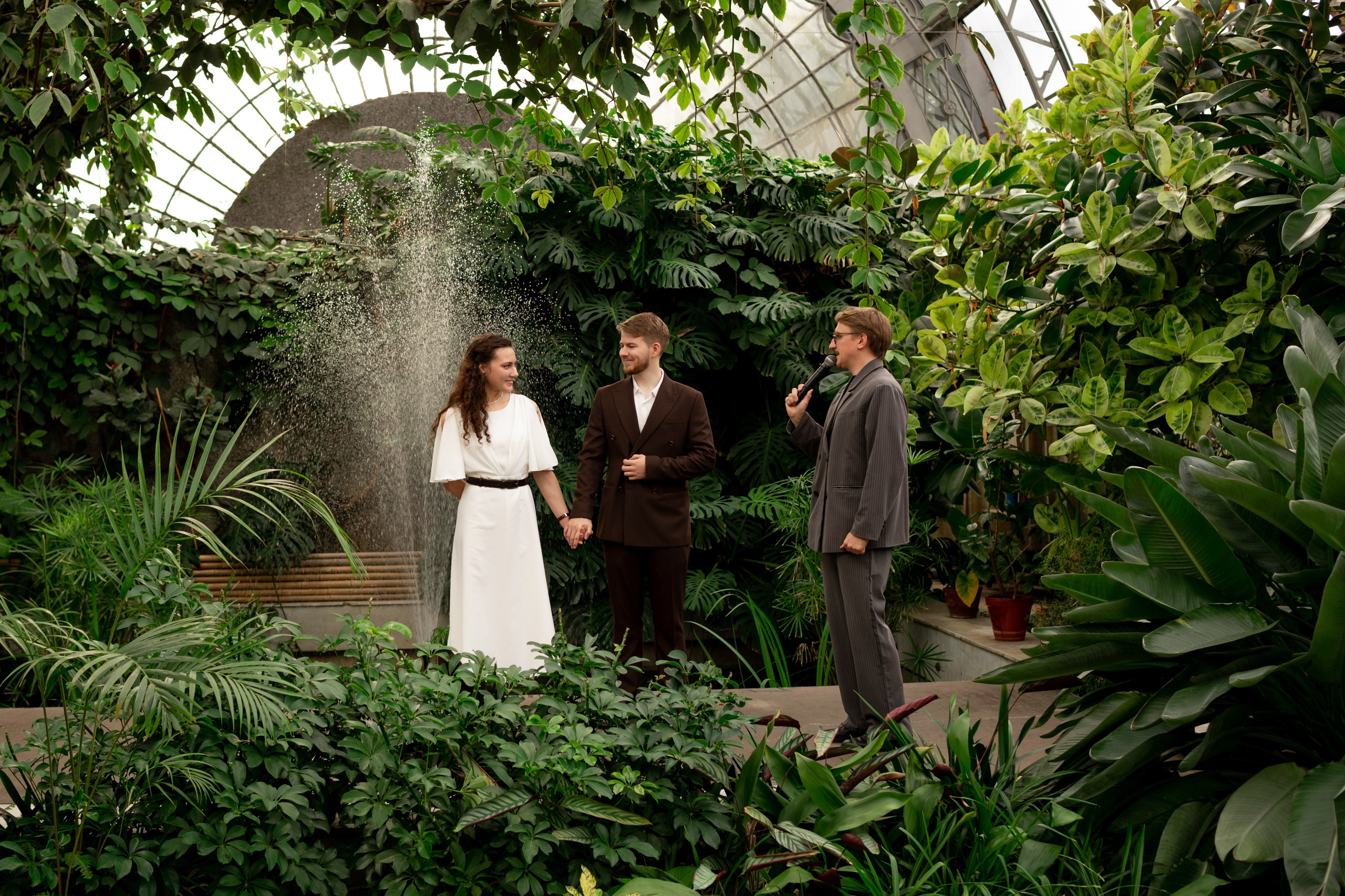 Выездная регистрация в Оранжерее Таврического сада. Свадебный фотограф Кирилл Белый