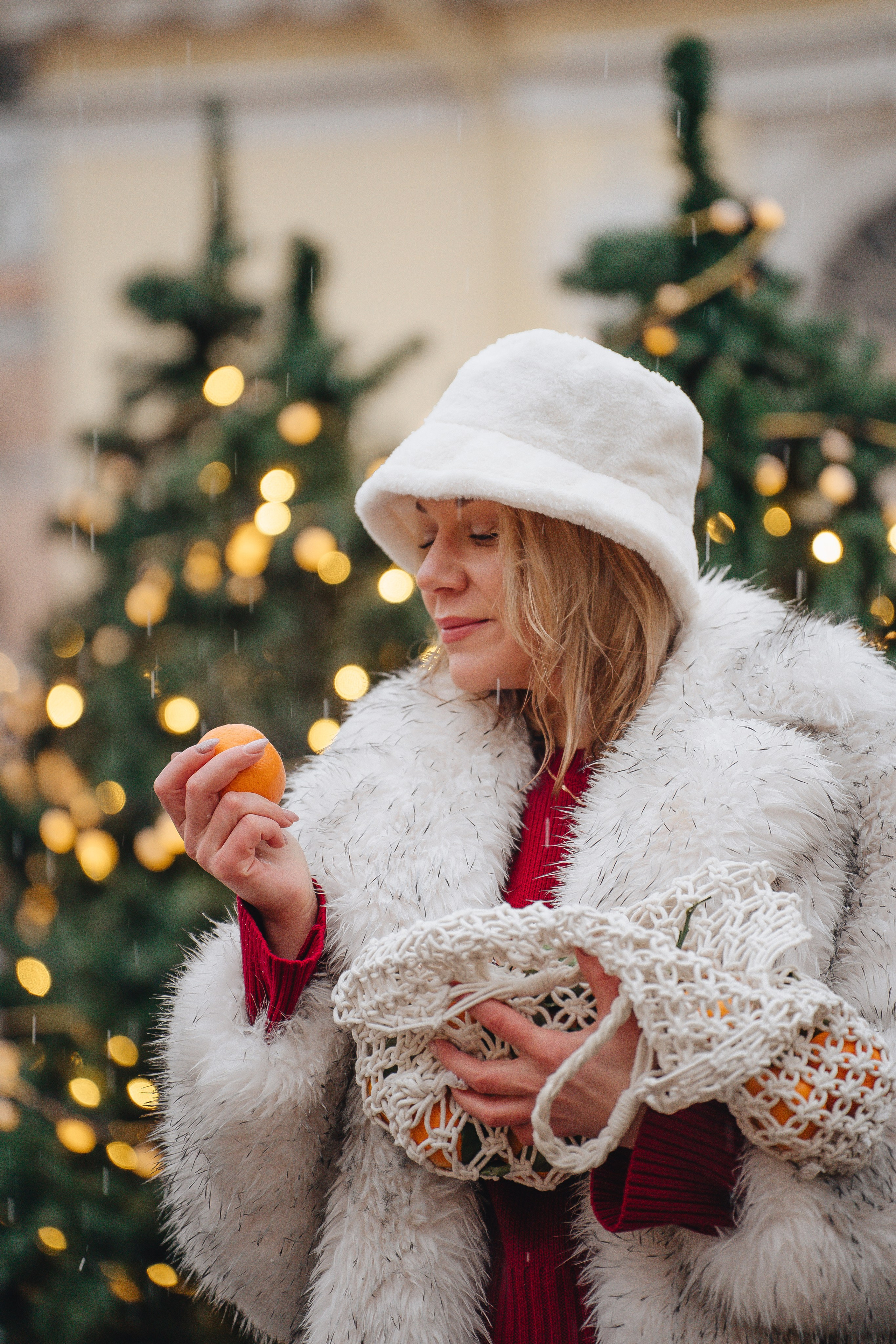 ПРОГУЛКА НА МАНЕЖНОЙ ПЛОЩАДИ ДЛЯ ДЕВУШКИ ПЕРЕД НОВЫМ ГОДОМ (НОВОГОДНЯЯ ФОТОСЕССИИЯ НА МАНЕЖНОЙ ПЛОЩАДИ). Профессиональный фотограф, Санкт-Петербург — Виктория Богомолова