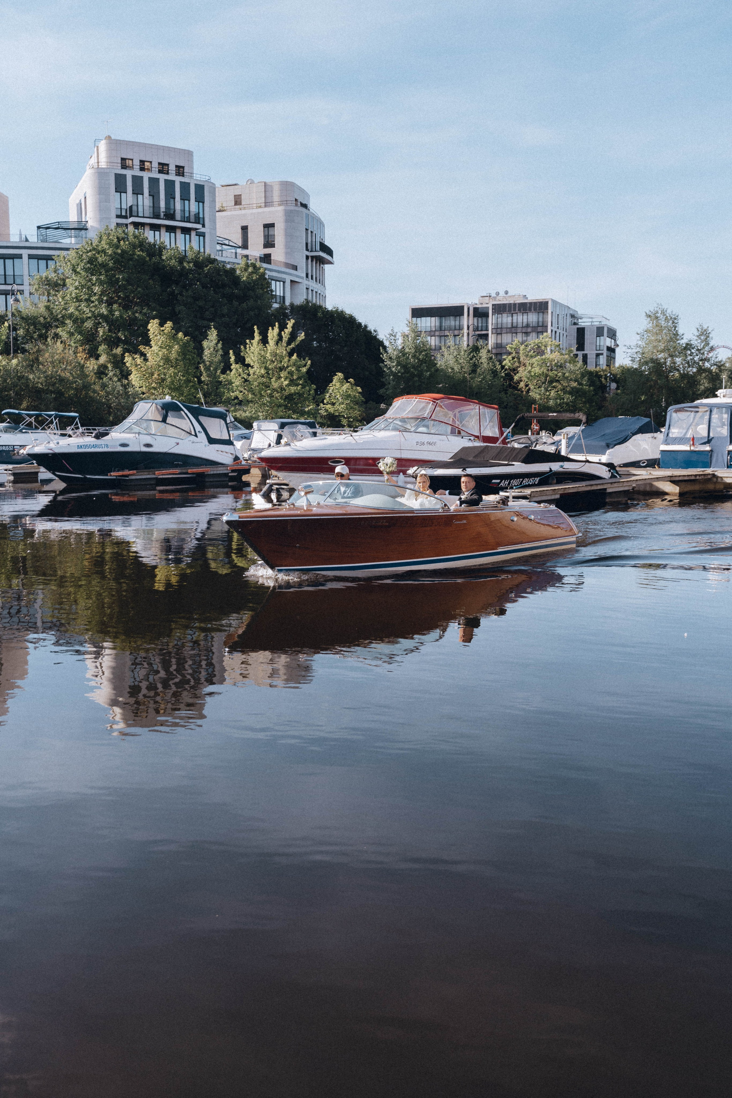 СВАДЕНБНАЯ СЬЕМКА НА КАТЕРЕ ПО КАНАЛАМ САНКТ-ПЕТЕРБУРГА И В АКВАТОРИИ НЕВЫ. Профессиональный фотограф, Санкт-Петербург — Виктория Богомолова