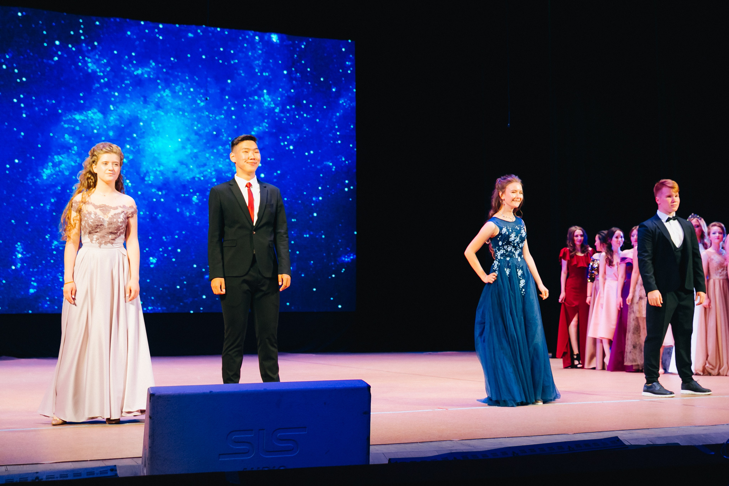 Вручение аттестатов 14 Гимназия. Свадебный и семейный фотограф в Улан-Удэ