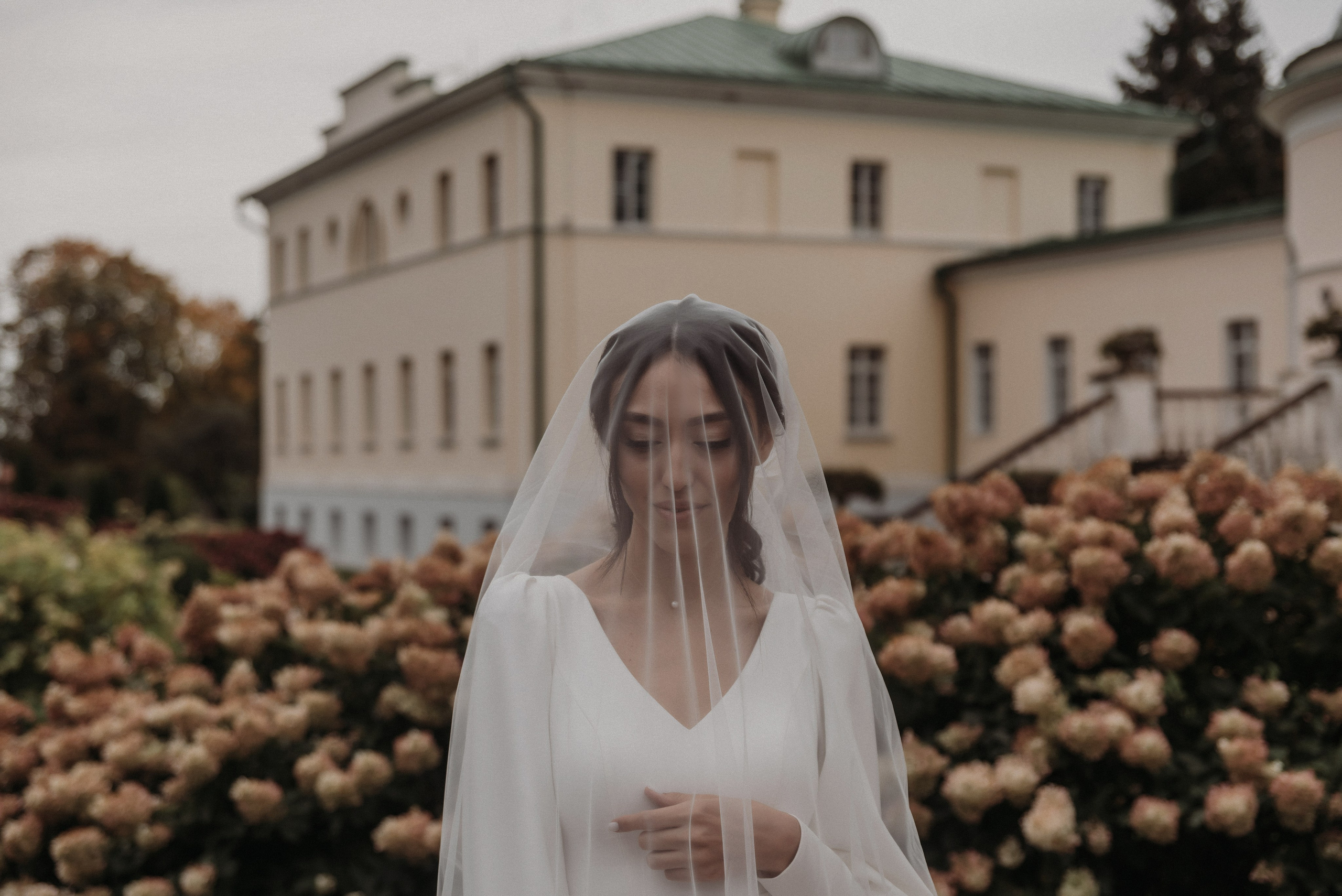 Свадебная фотосессия в Твери в красивой локации в замке в Московской области. Свадебный фотограф в Твери, Москве и Санкт-Петербурге Денисова Екатерина