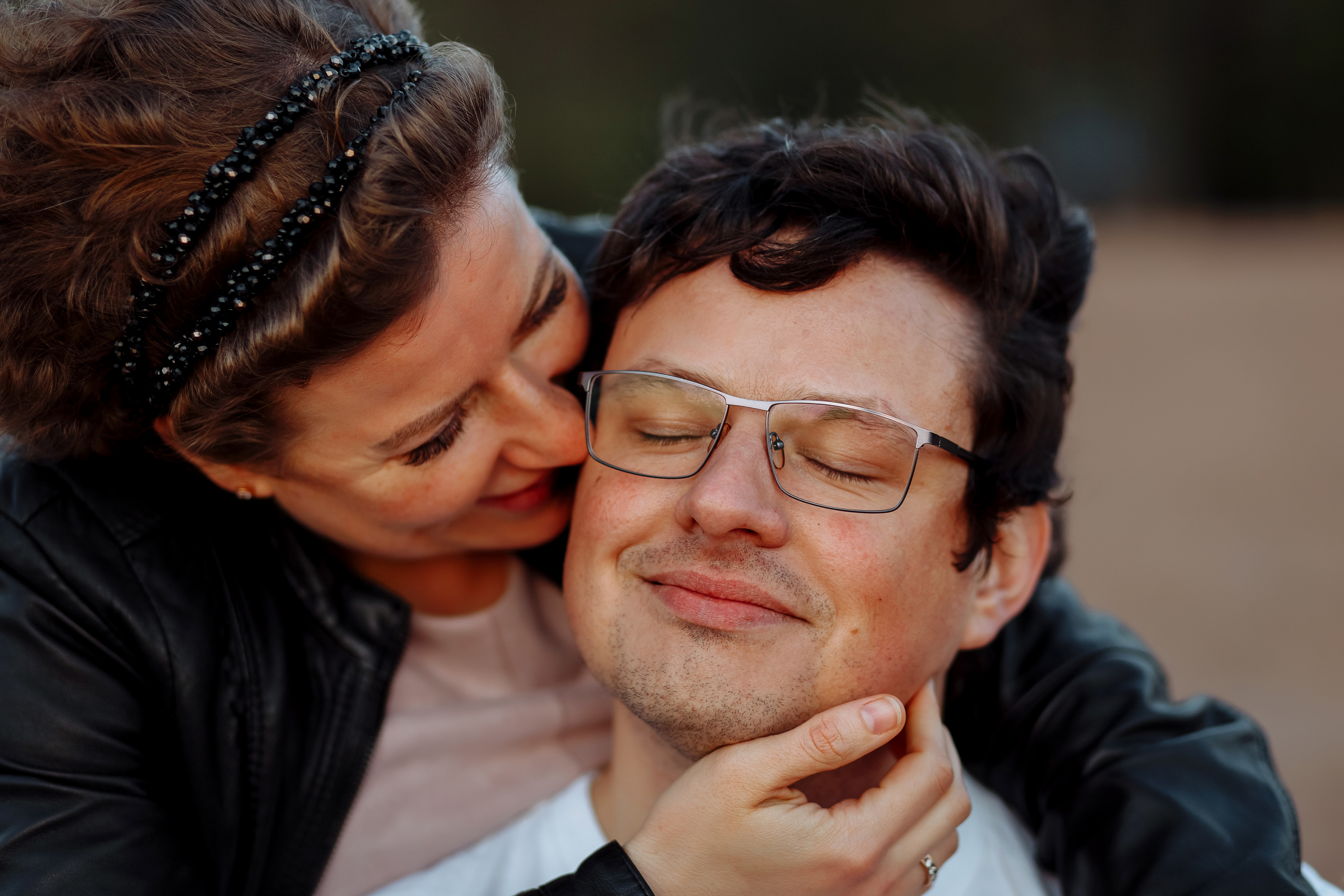 Чайки, хлеб, закат. Свадебный фотограф в Санкт-Петербурге