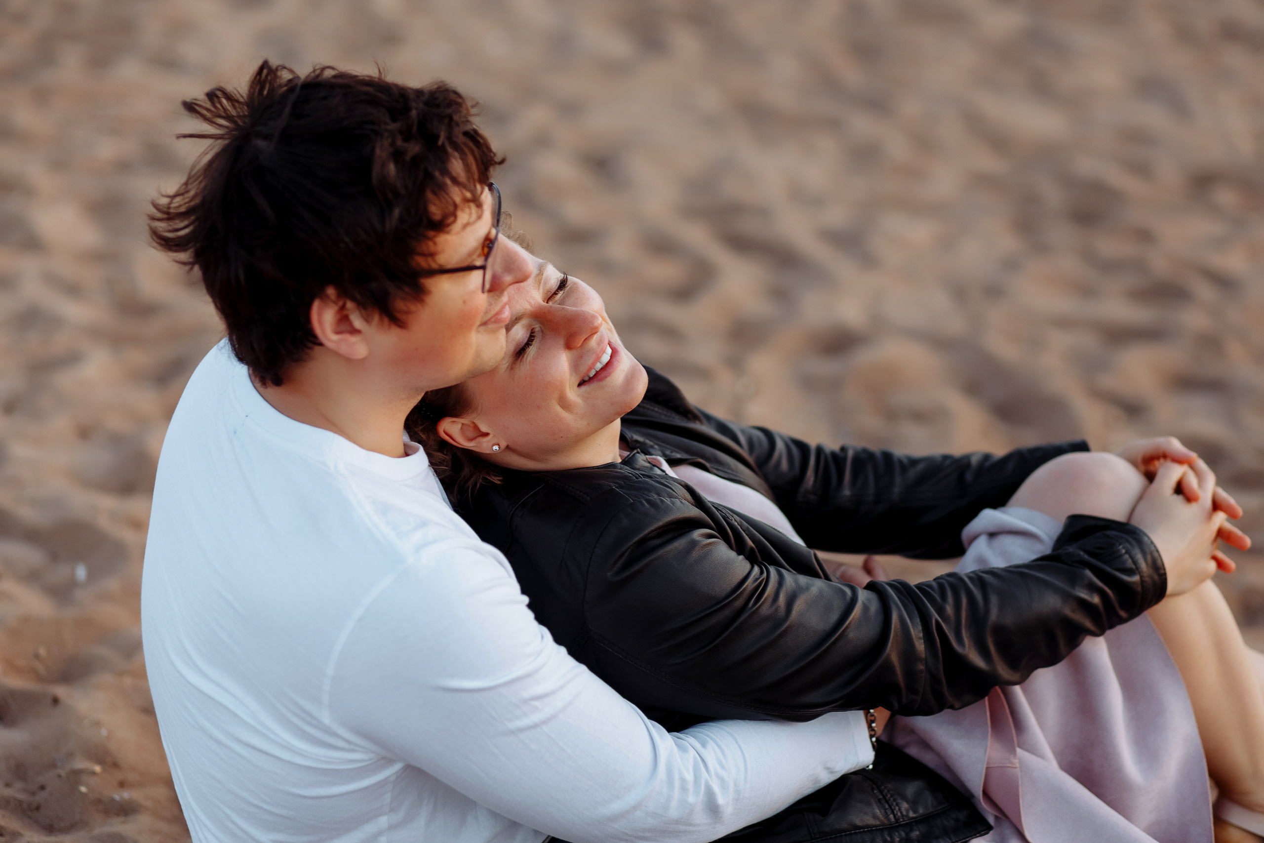 Чайки, хлеб, закат. Свадебный фотограф в Санкт-Петербурге