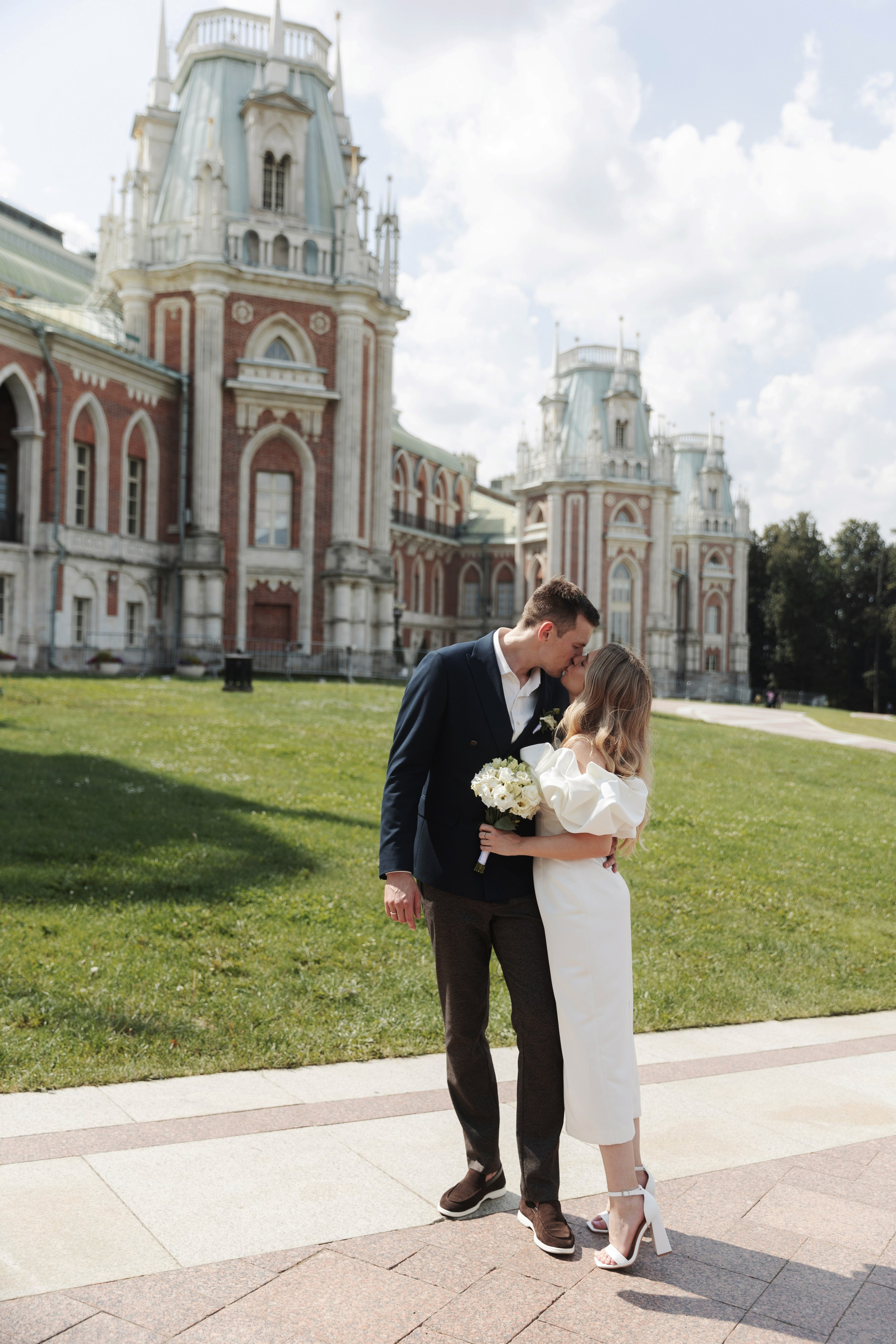 Свадебная фотосессия на Котельнической набережной и в парке Царицыно, Роспись в Шипиловском ЗАГСе. Свадебный фотограф Москва Анастасия Храмова