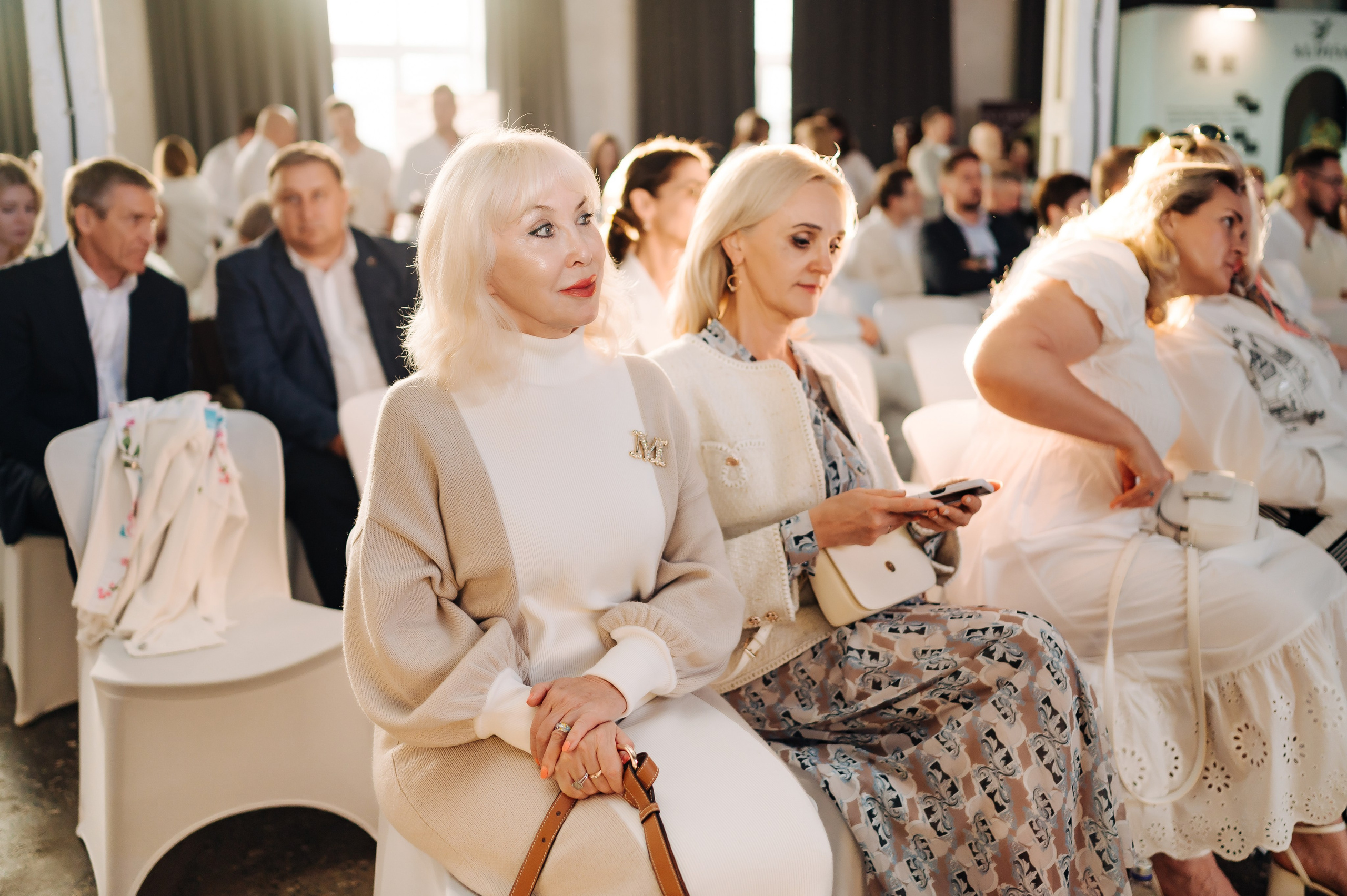 Белый бал в честь столетия Комсомольской правды. Фотограф Елена Афанасьева