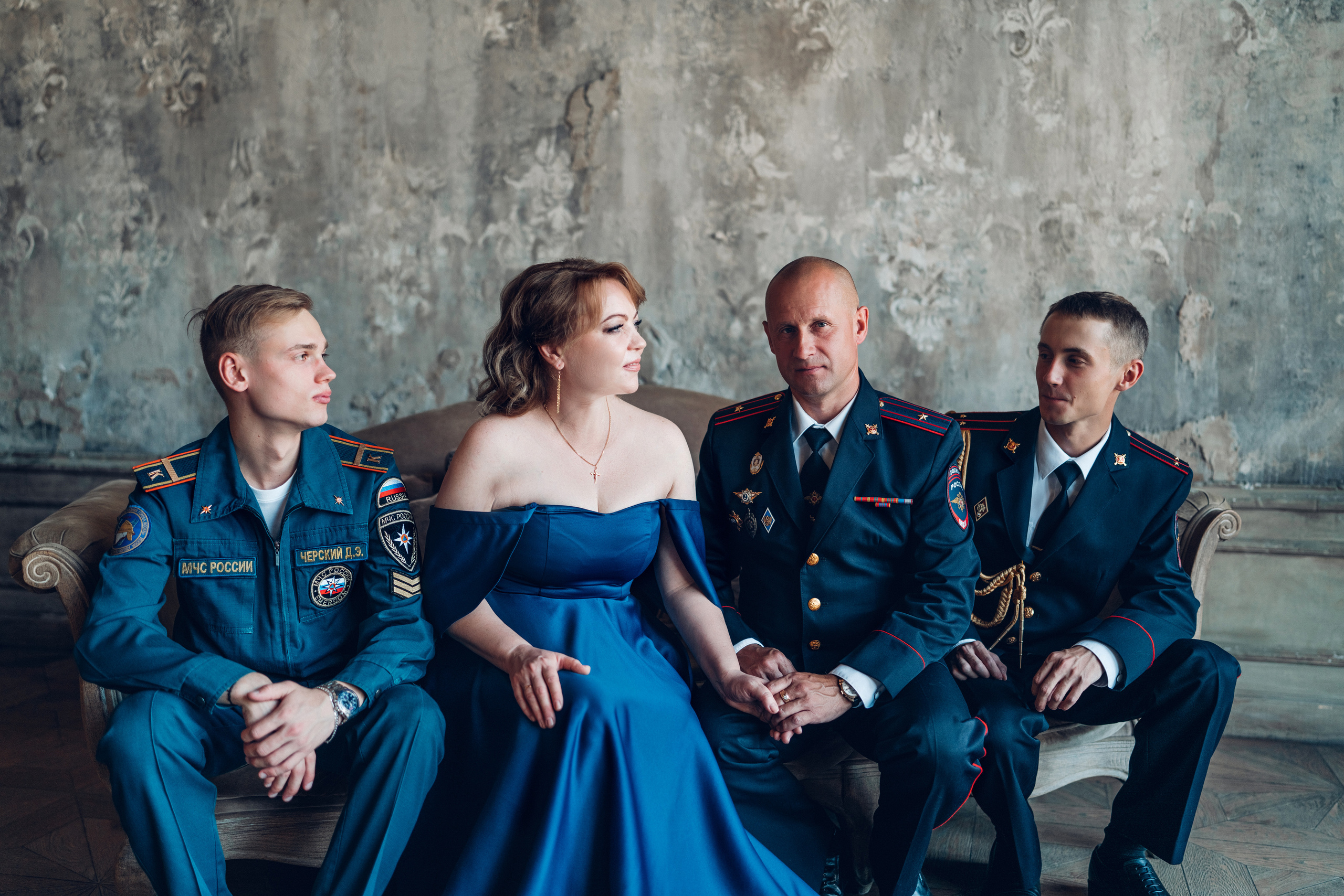 Светлана и рыцари круглого стола. Профессиональный детский и семейный фотограф в Москве Диля Грошева