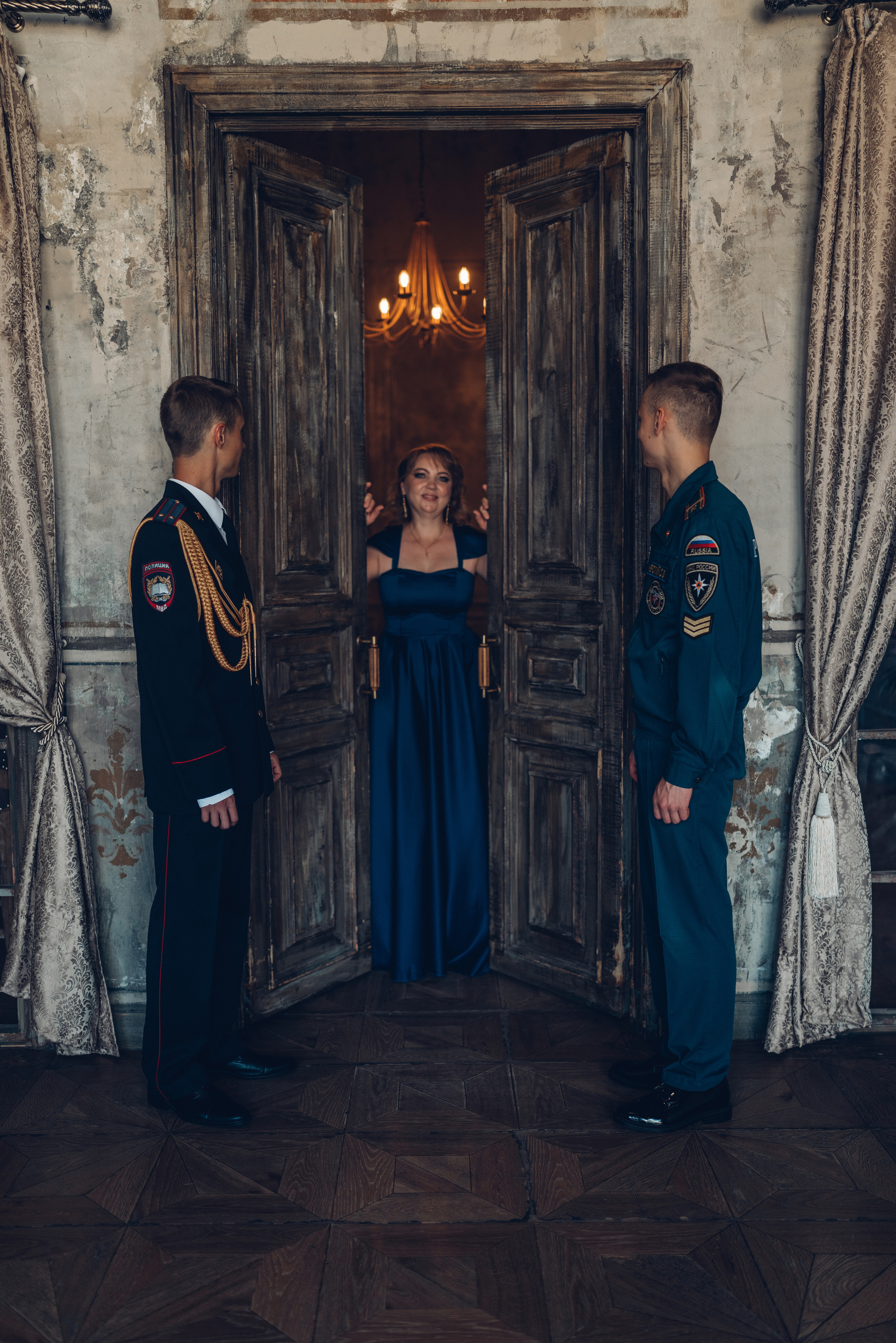 Светлана и рыцари круглого стола. Профессиональный детский и семейный фотограф в Москве Диля Грошева