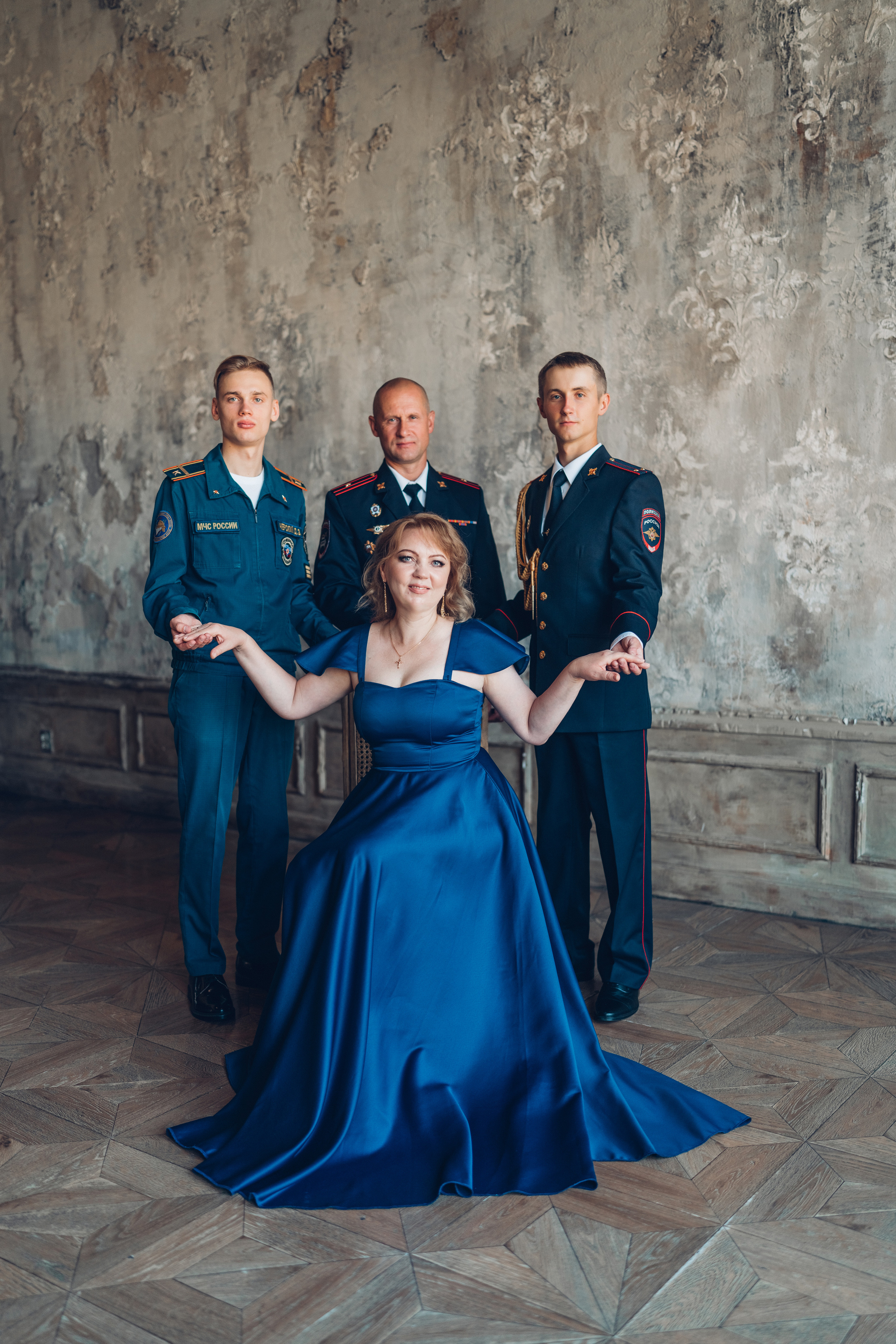 Светлана и рыцари круглого стола. Профессиональный детский и семейный фотограф в Москве Диля Грошева