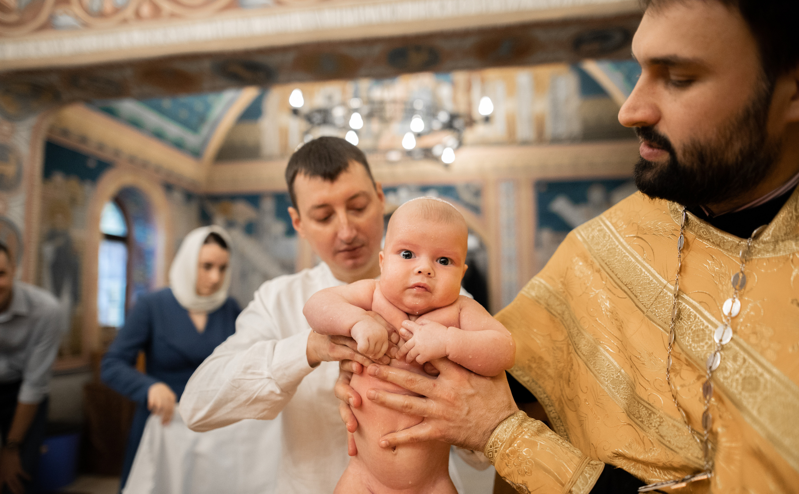 Крещение в храме Пантелеймона на автозаводе. Фотограф на крещение и венчание в Нижнем Новгороде.Свадебный Фотограф