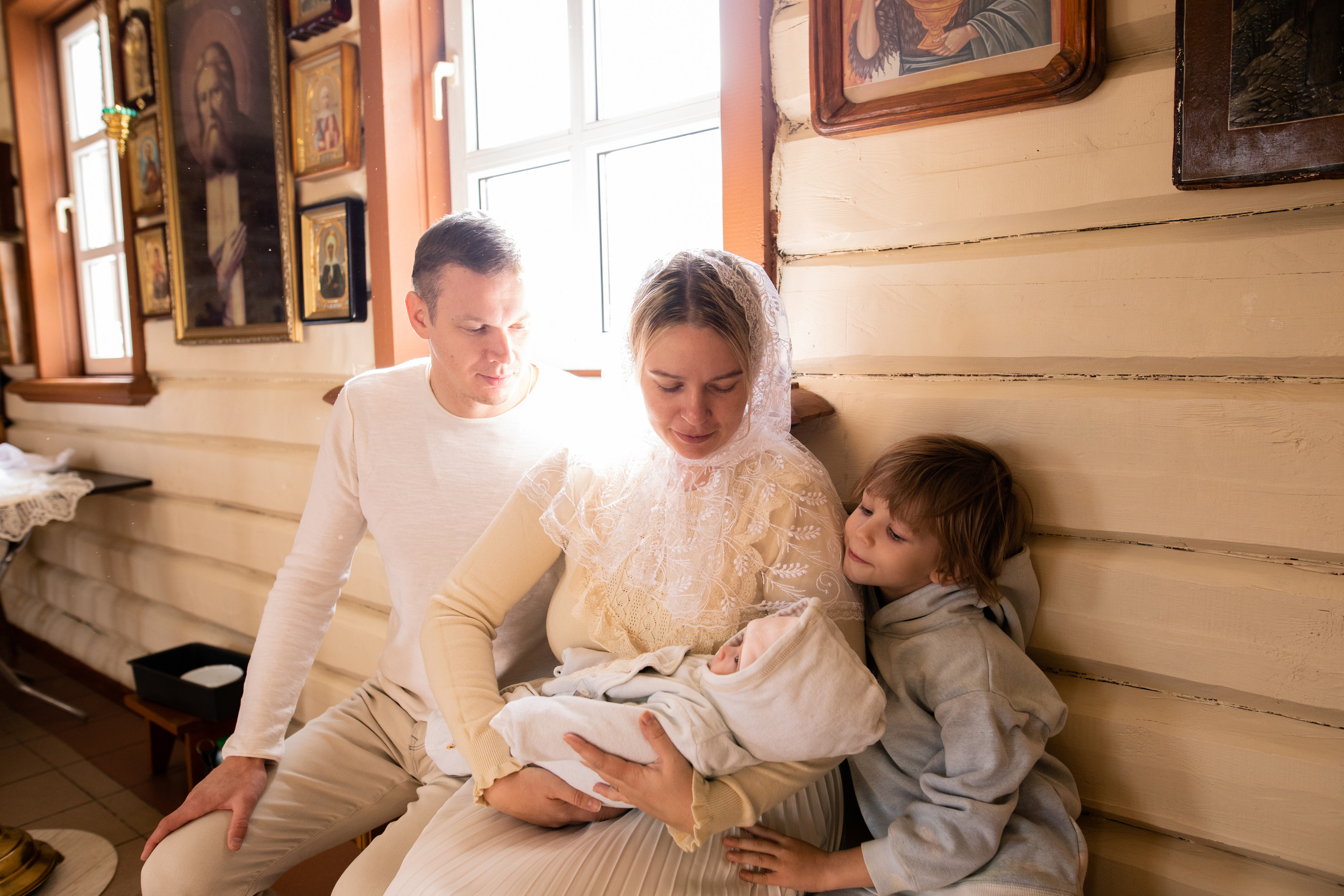 Крещение в Храме в честь Тихвинской иконы Божией Матери. Фотограф на крещение и венчание в Нижнем Новгороде.Свадебный Фотограф