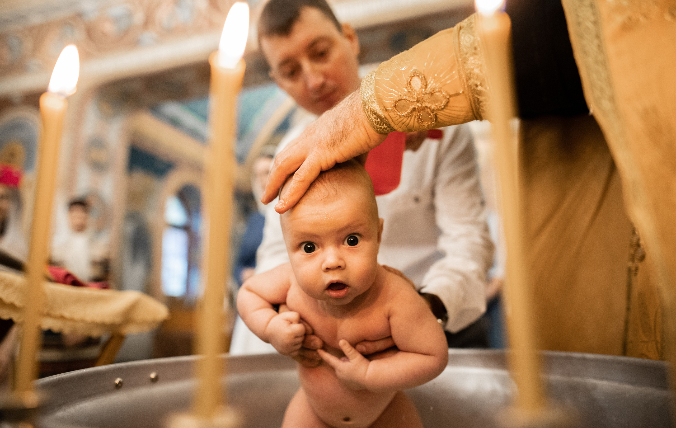 Крещение в храме Пантелеймона на автозаводе. Фотограф на крещение и венчание в Нижнем Новгороде.Свадебный Фотограф