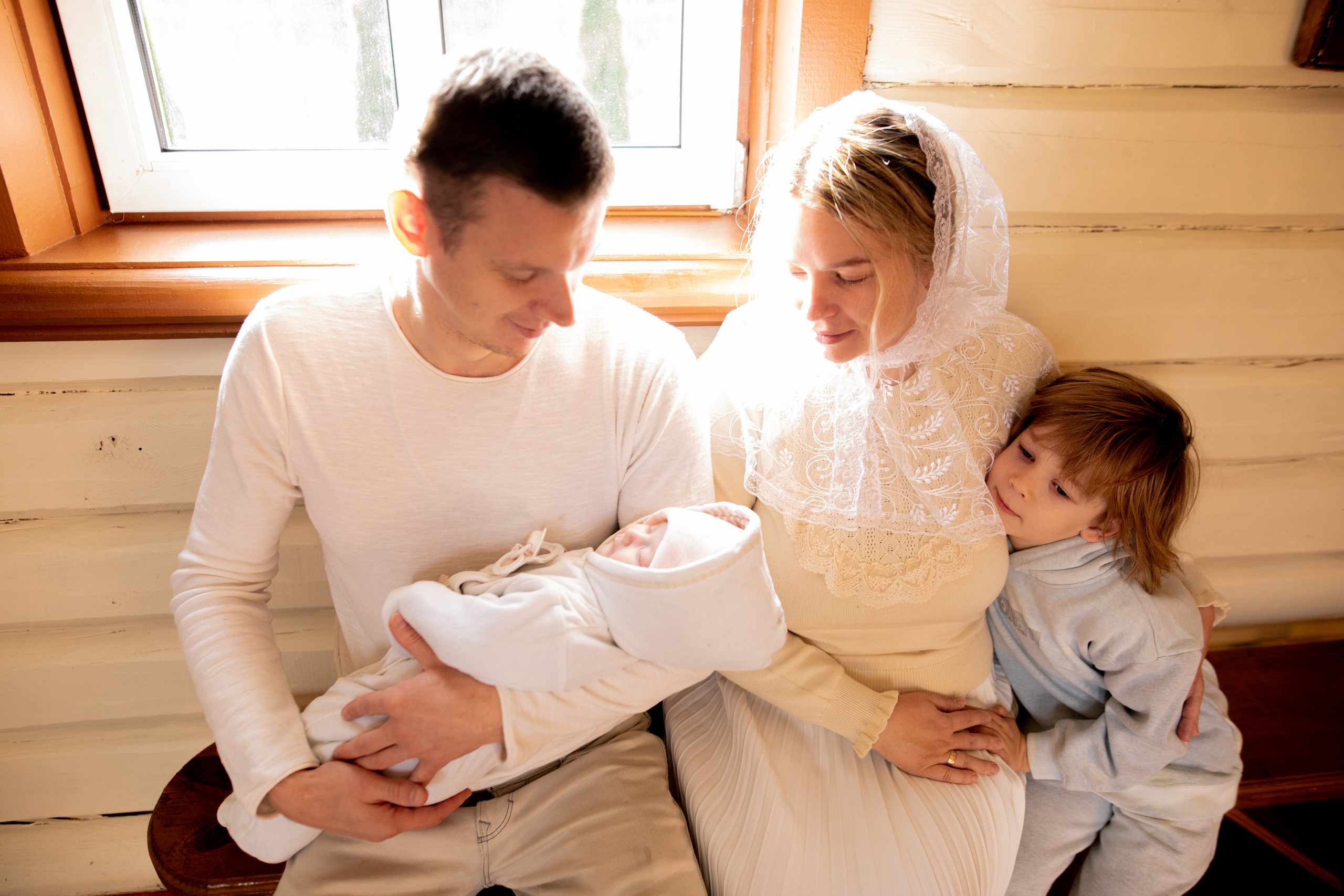 Крещение в Храме в честь Тихвинской иконы Божией Матери. Фотограф на крещение и венчание в Нижнем Новгороде.Свадебный Фотограф