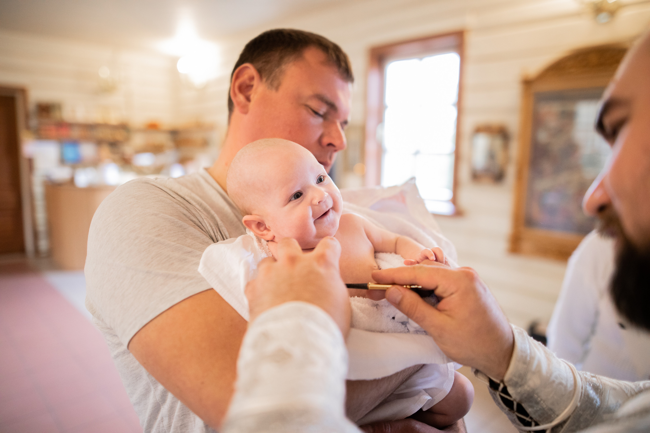 Крещение в Храме в честь Тихвинской иконы Божией Матери. Фотограф на крещение и венчание в Нижнем Новгороде.Свадебный Фотограф