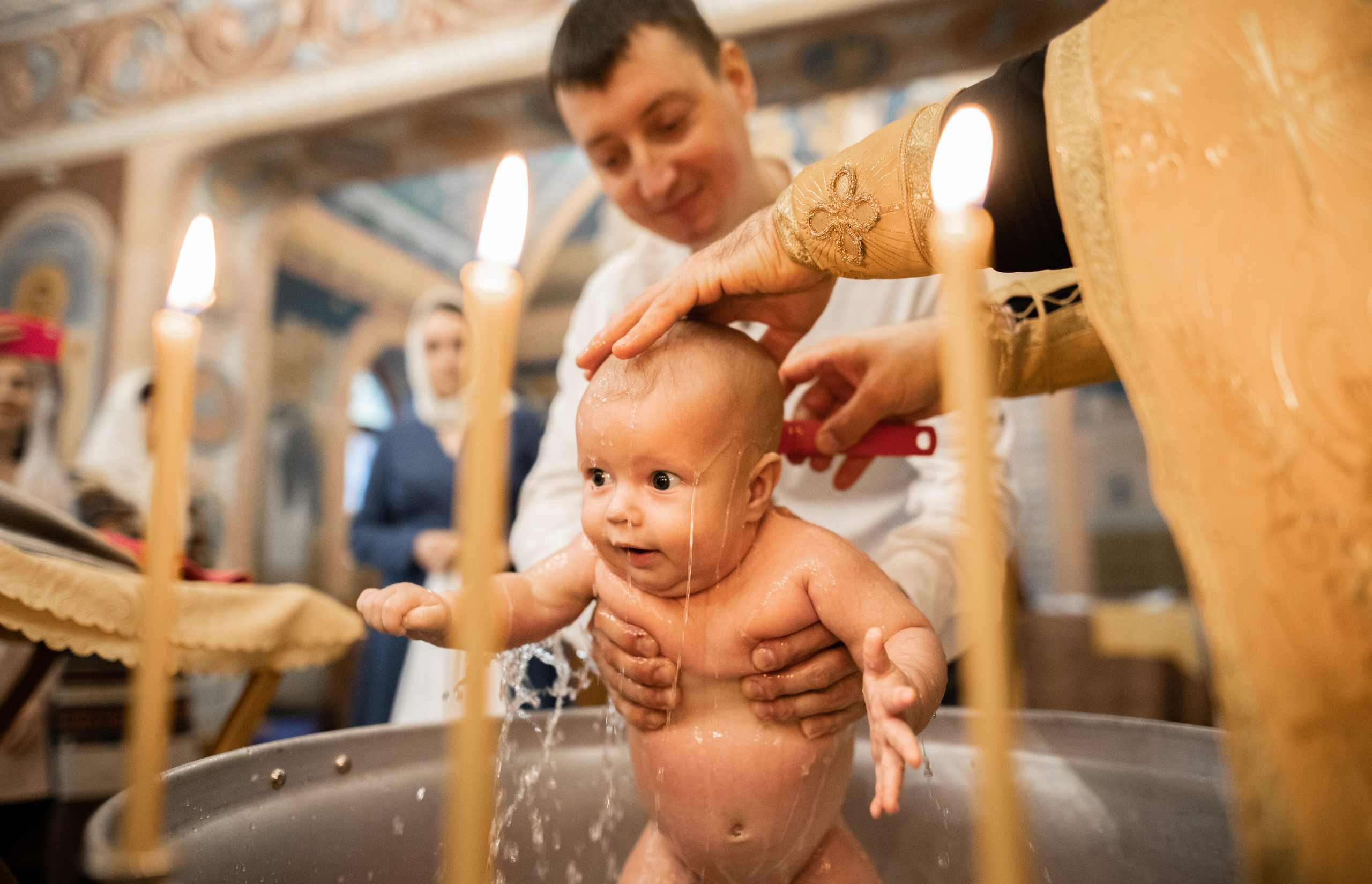 Крещение в храме Пантелеймона на автозаводе. Фотограф на крещение и венчание в Нижнем Новгороде.Свадебный Фотограф