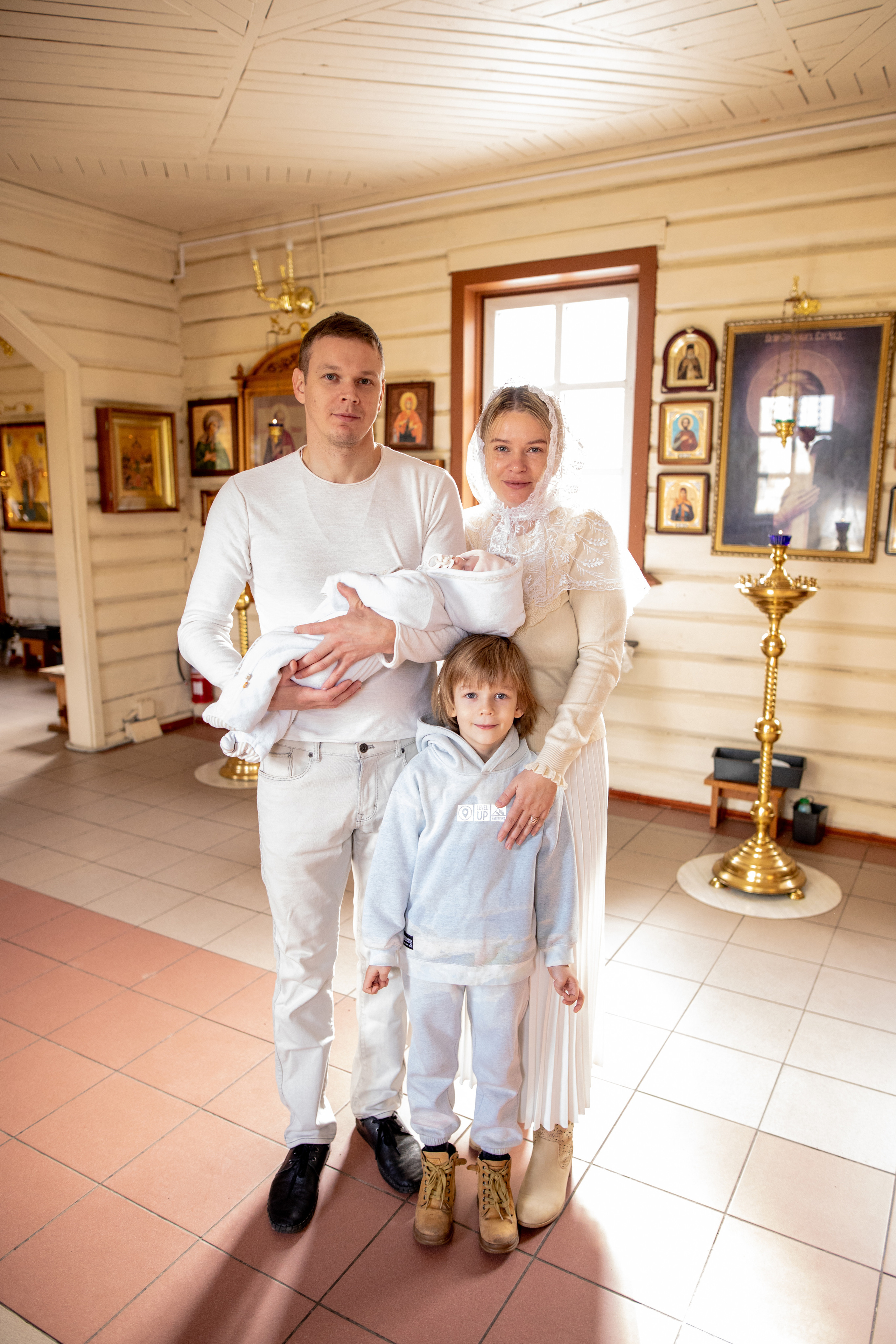 Крещение в Храме в честь Тихвинской иконы Божией Матери. Фотограф на крещение и венчание в Нижнем Новгороде.Свадебный Фотограф