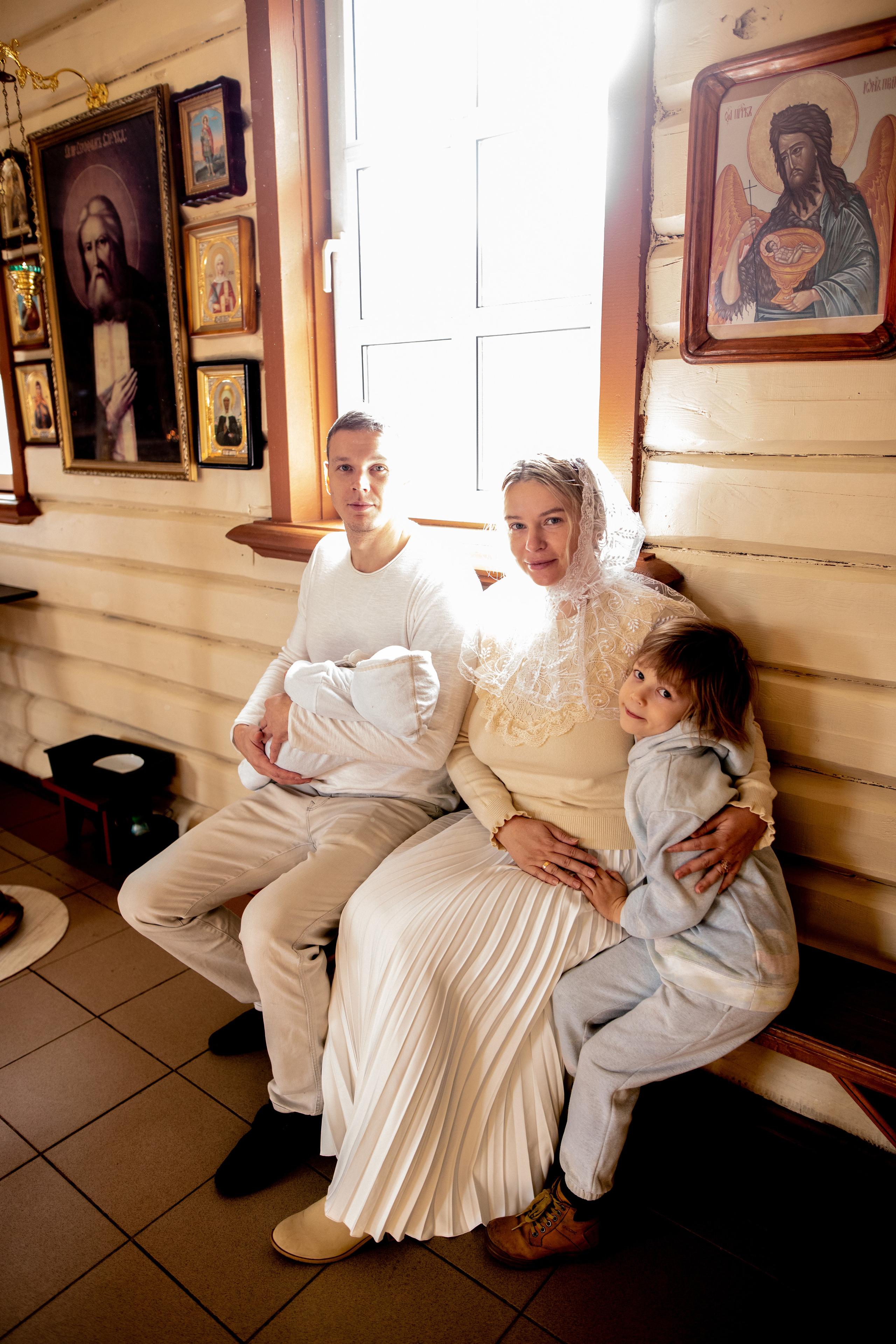 Крещение в Храме в честь Тихвинской иконы Божией Матери. Фотограф на крещение и венчание в Нижнем Новгороде.Свадебный Фотограф