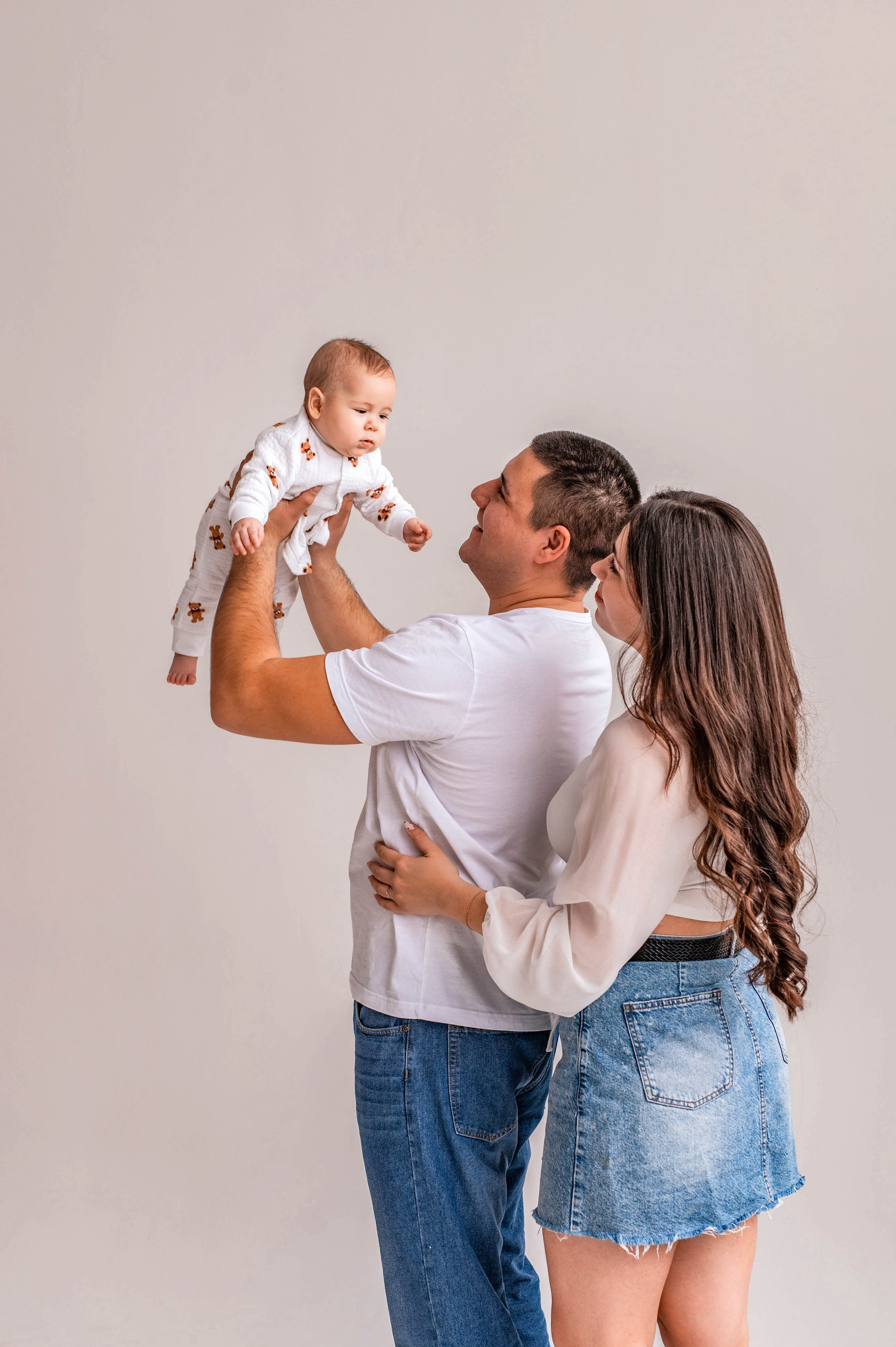 Алина и Кирилл с малышом. Семейный и свадебный фотограф в Абакане Юлия Су