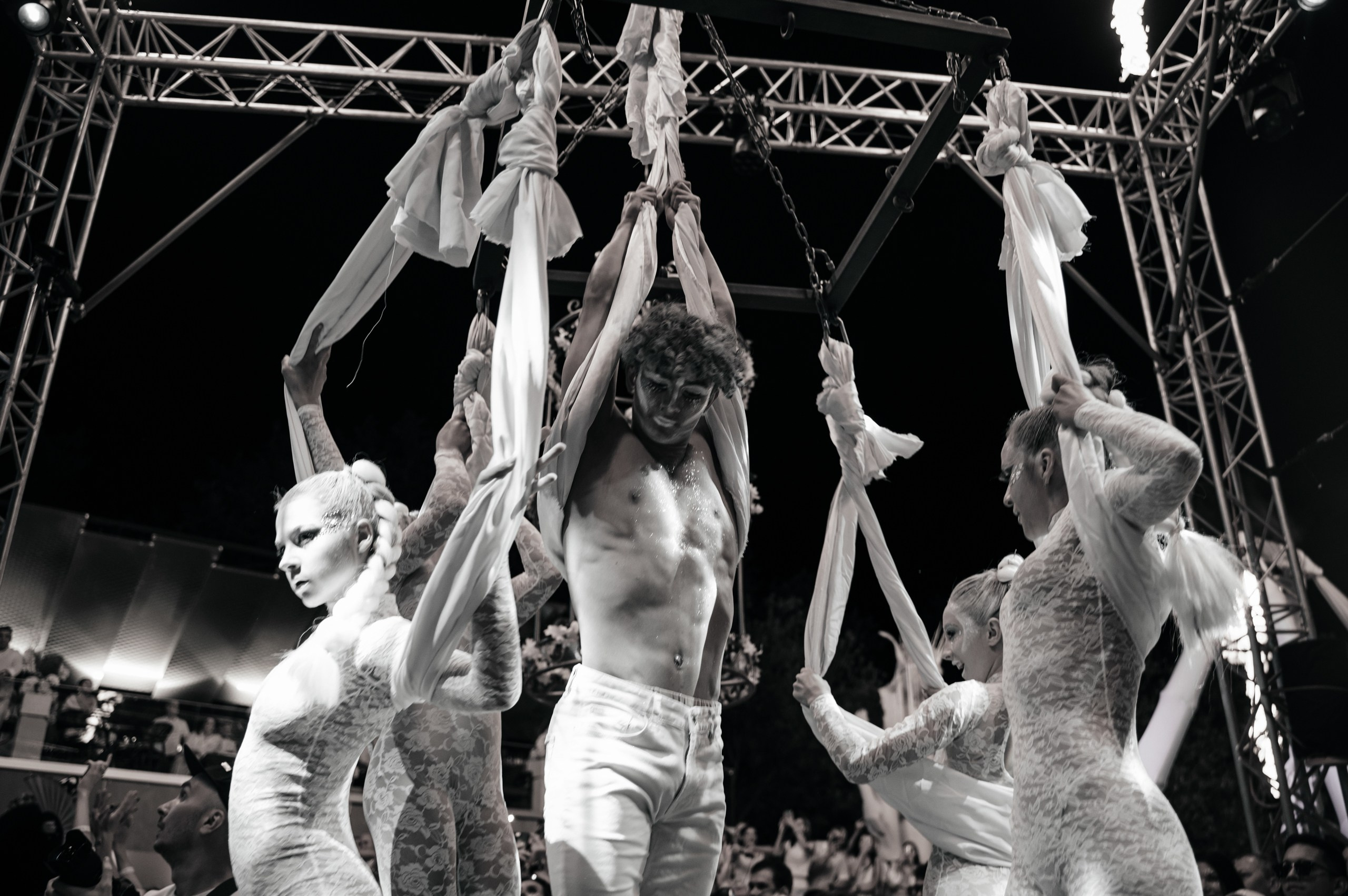 White party. Главная