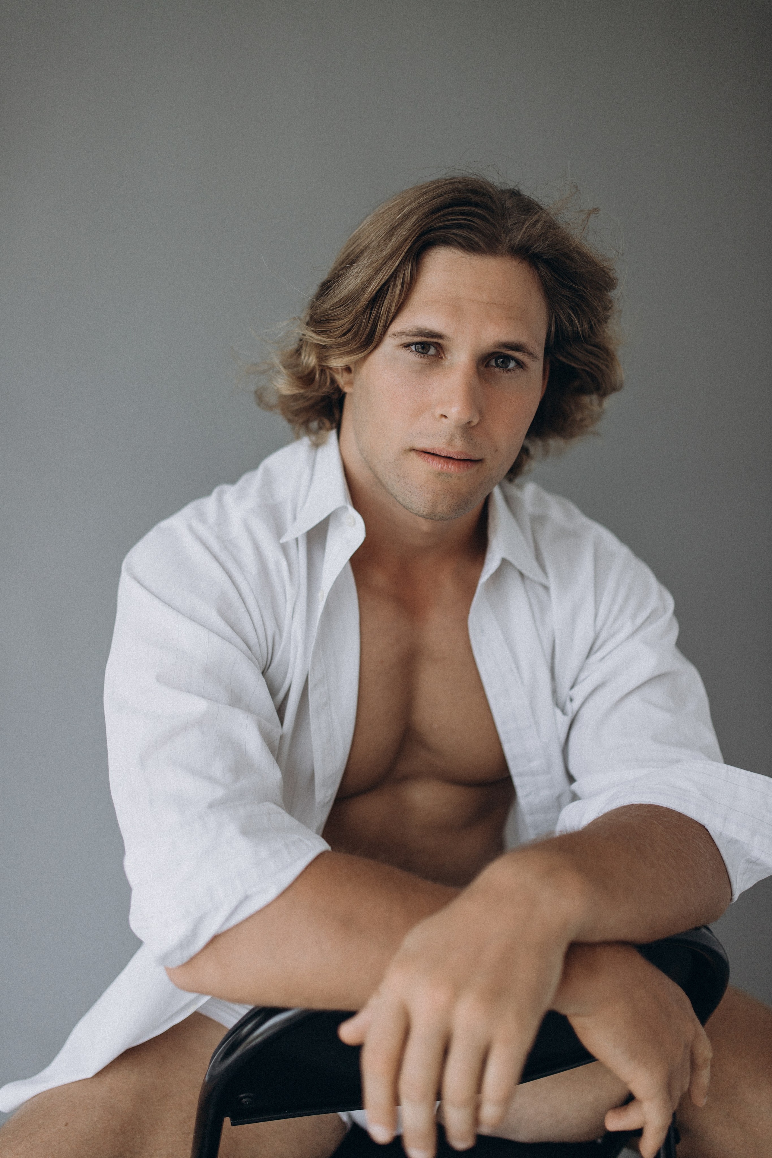 Мужской портрет в студии. Главная