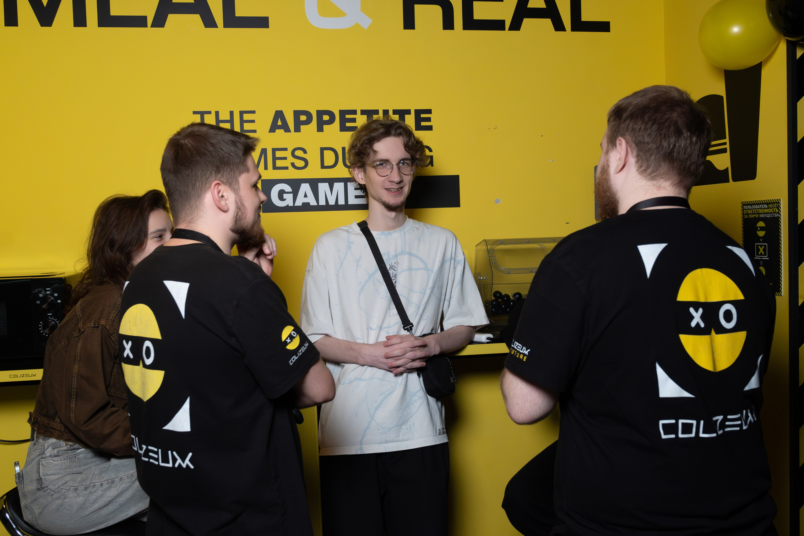 Репортаж в киберспортивном клубе Kolizeum. Фотограф мероприятий в Москве