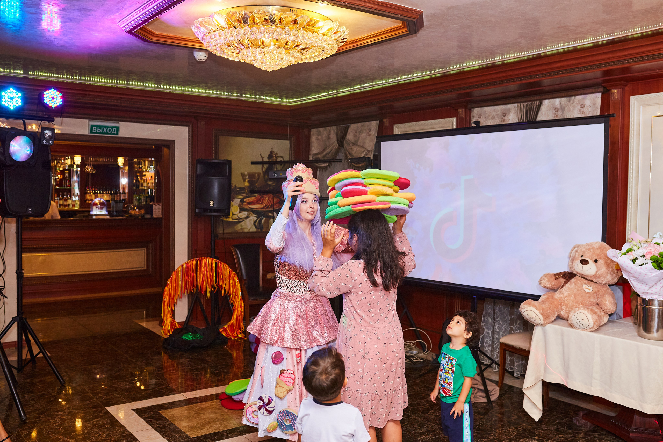 Детский День рождения с салютом, фокусником и тиктокерами, конечно же. Кокорин Евгений Фотограф