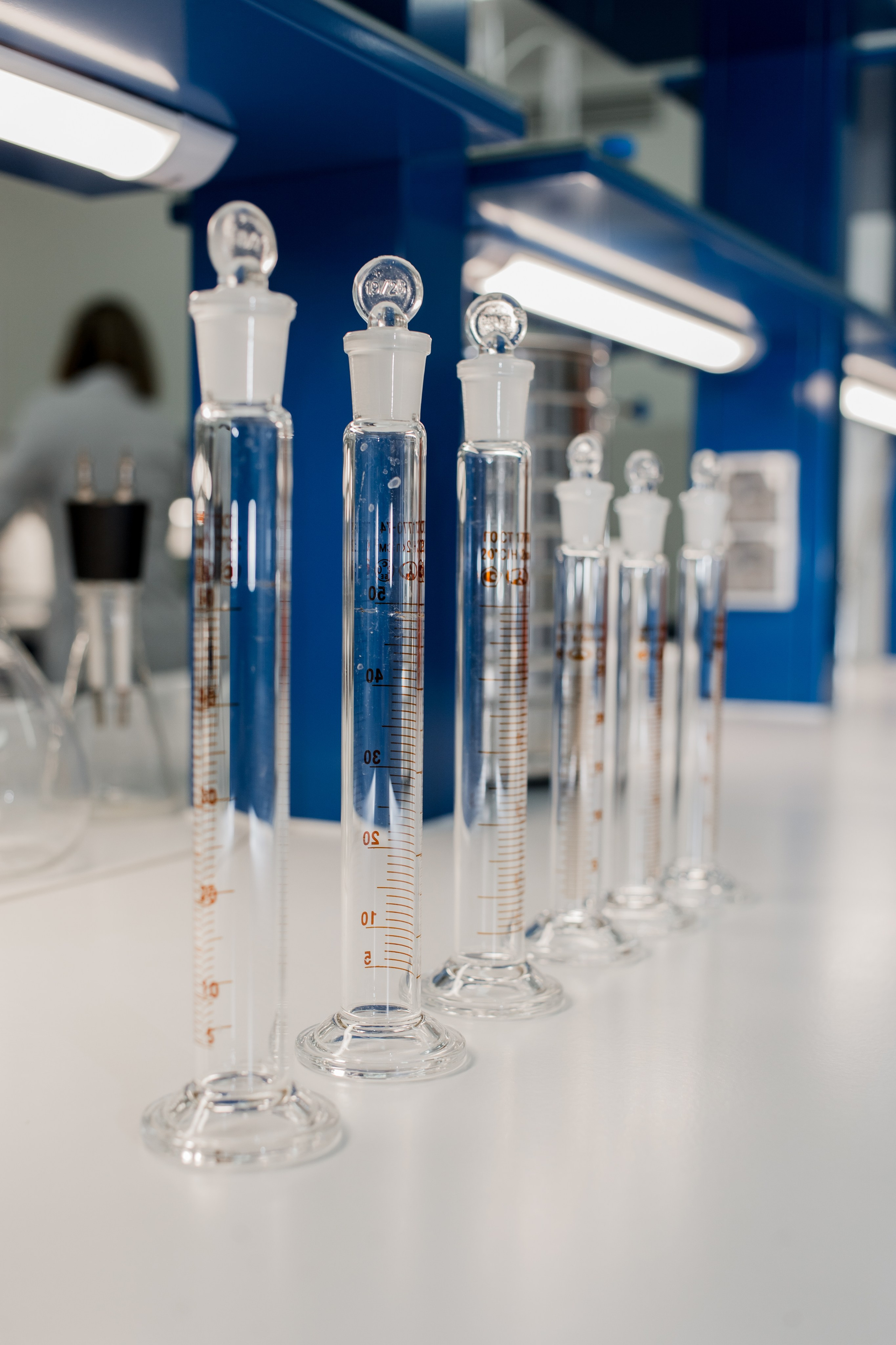 лаборатория, пробирки, колбы