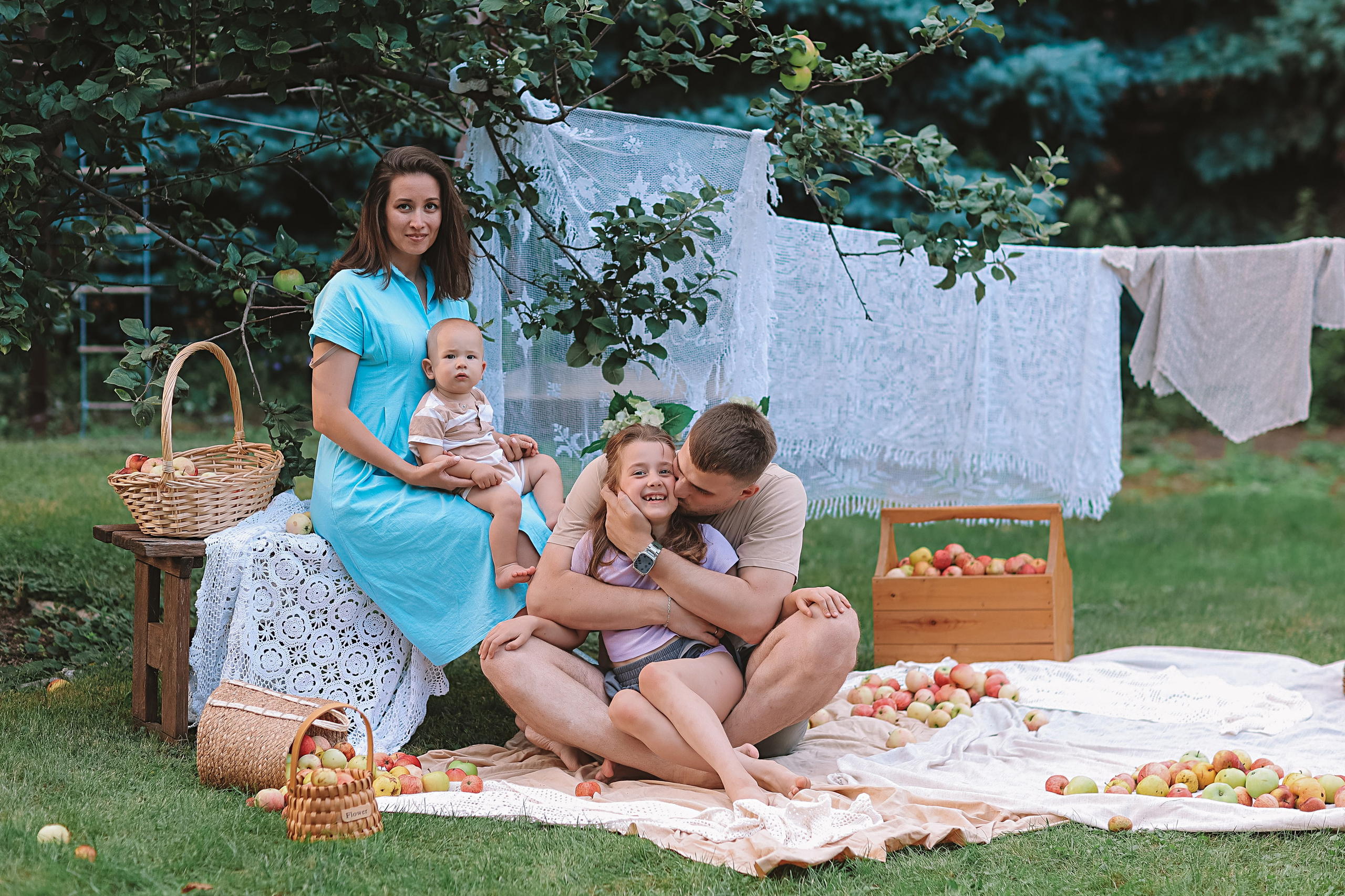 Яблоки. Семейный фотограф Тюмень, фотограф на роды Салмина Мария