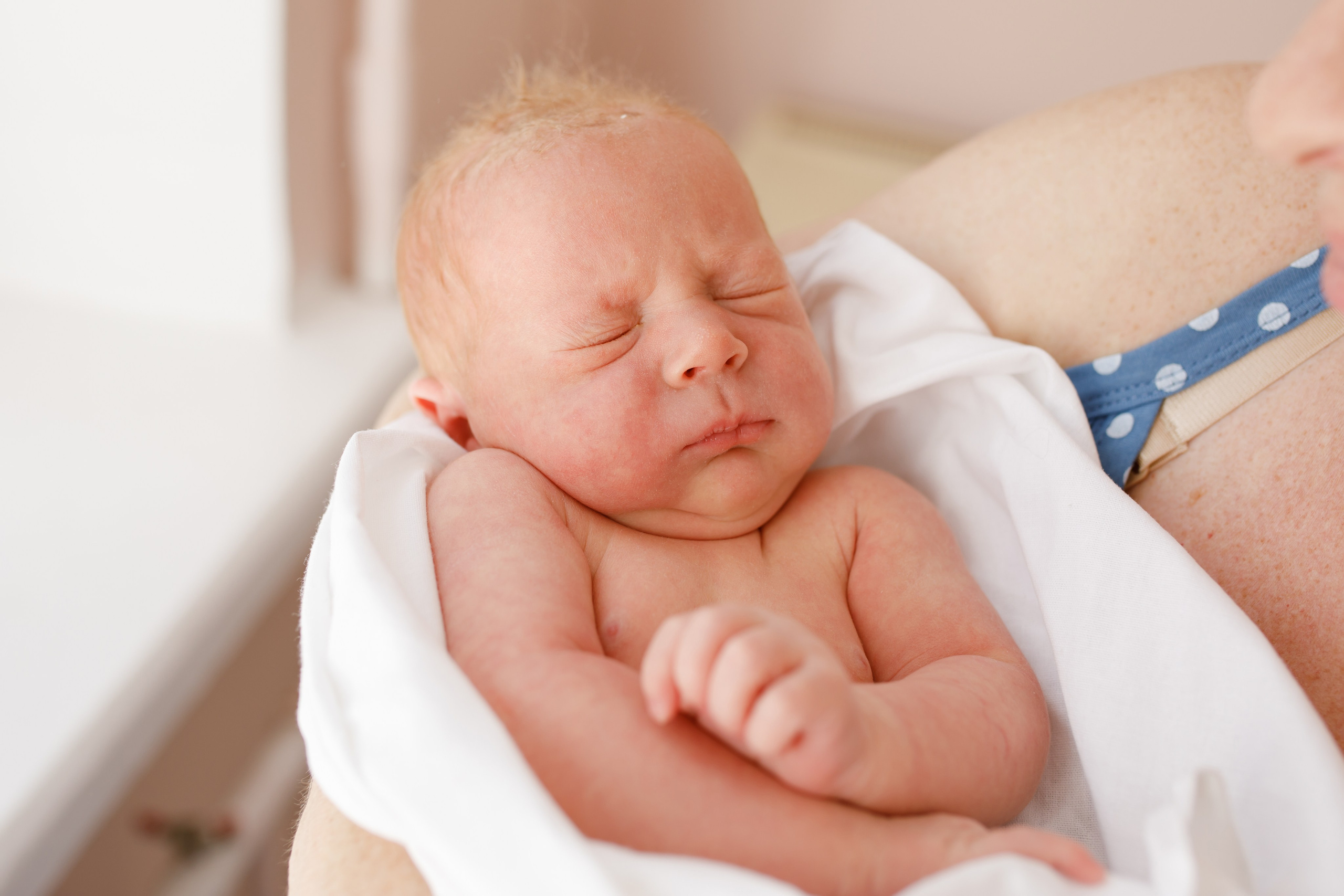 Фотосессия в палате. Фотограф новорожденных Ростов-на-Дону