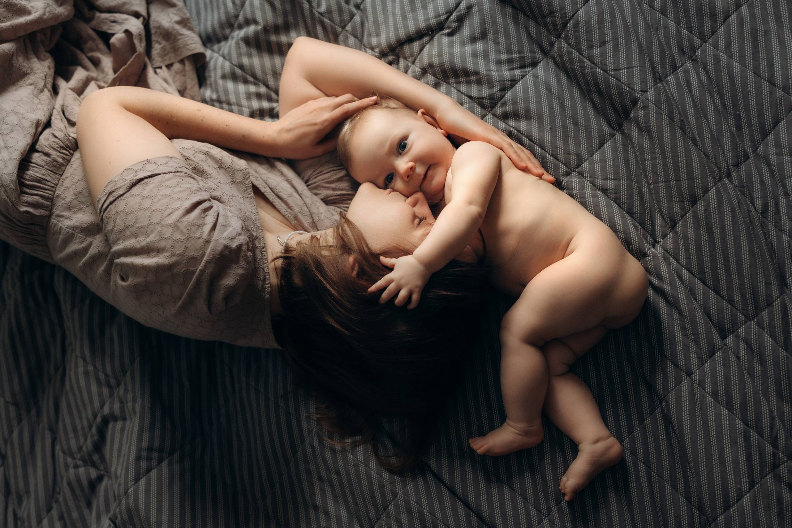 Домашняя фотосессия мамы и дочки. Детский, семейный и ньюборн фотограф в Москве Юлия Шуарт