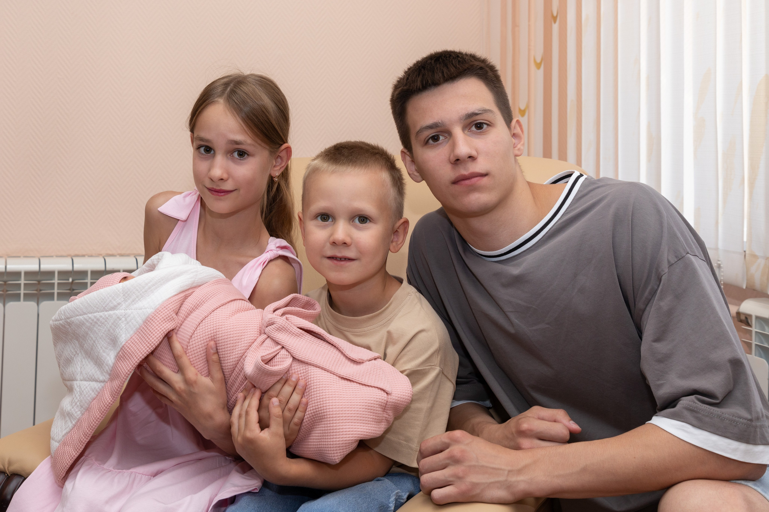 Выписка из роддома. Свадебный, семейный, школьный Фотограф и видеограф Худаноговы Александр и Ирина г. Зеленогорск, Красноярск