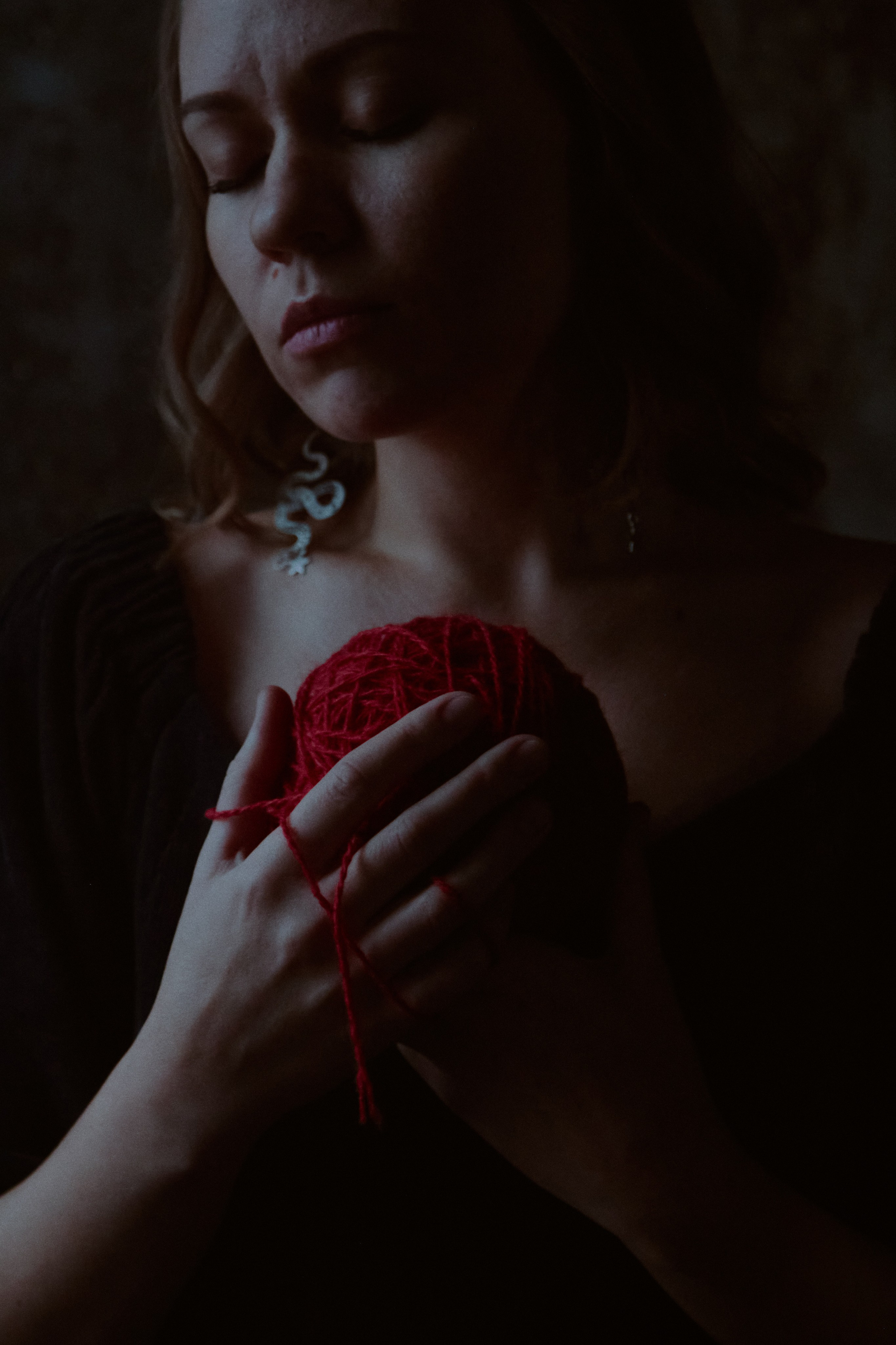 Тень. Фотограф лавстори Москва/МО Приятелева Ангелина