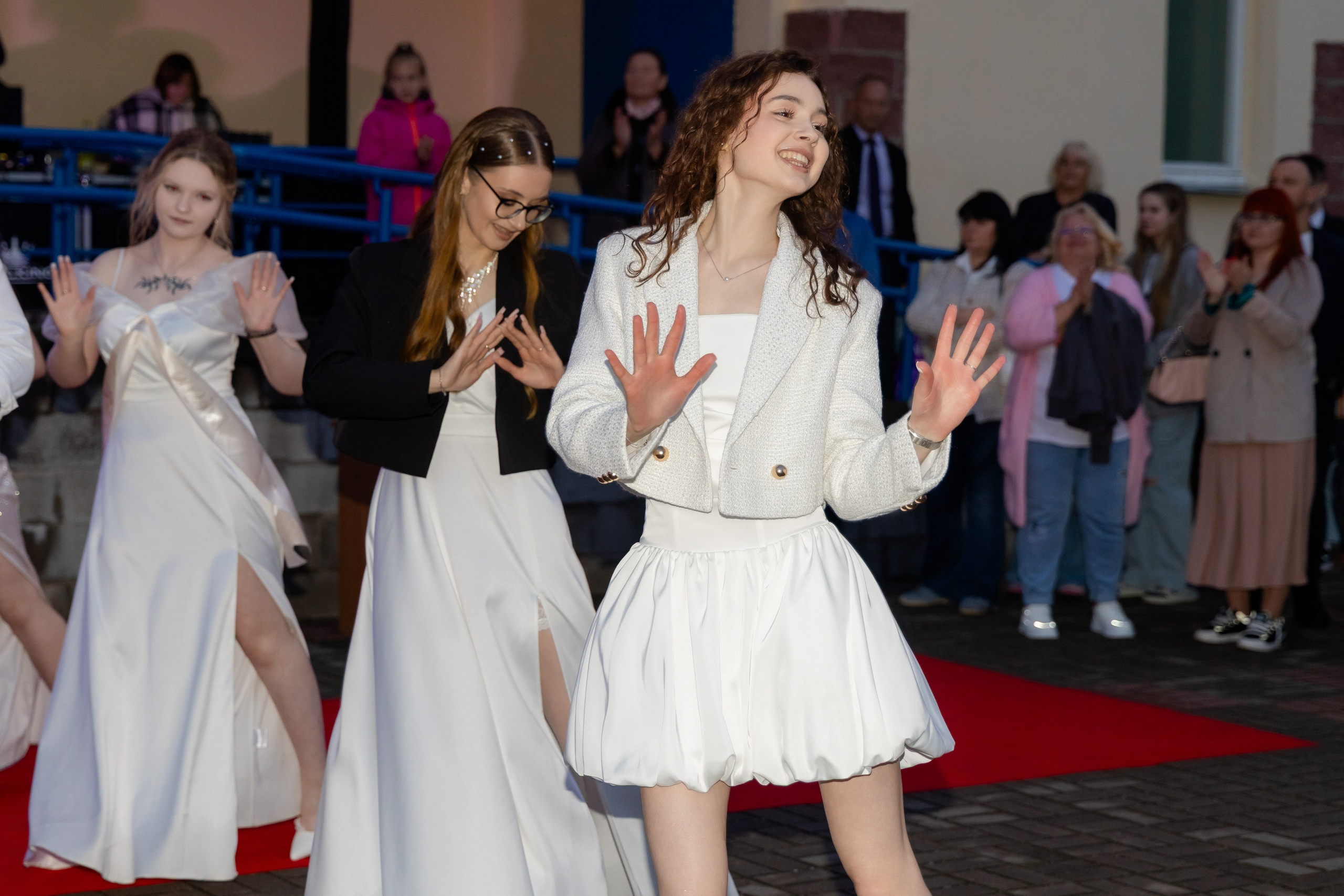 Школьный выпускной 2025 год в Минске, Беларуси. Свадебный фотограф в Минске/Беларуси Сергей Спиридонов