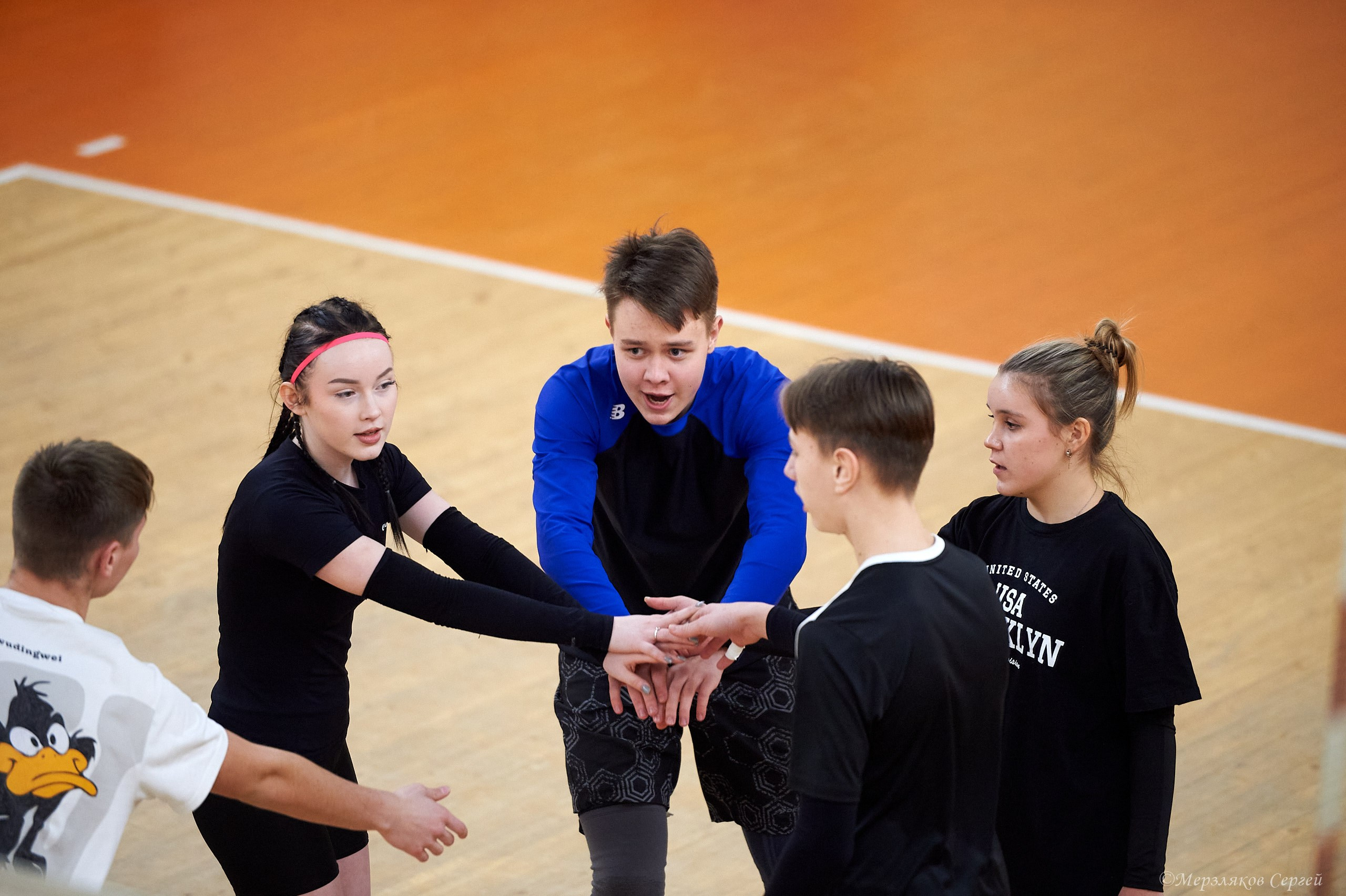 Новогодний турнир по волейболу. Ижевск. 15.12.2023. Спортивный репортажный фотограф в Ижевске Сергей Мерзляков