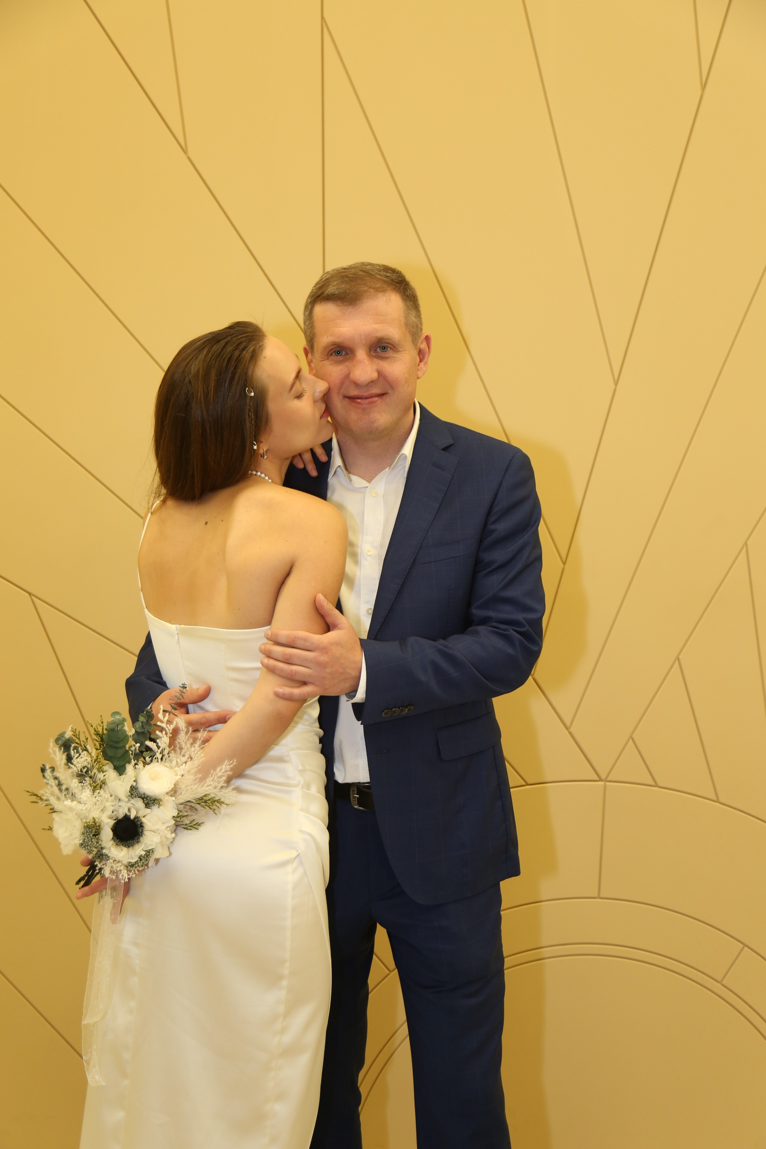 ЗАГС Савёловский свадебная фотосессия и прогулка в парке Дубки для Александра и Анастасии. Фотосессия в студии в Москве от профессионального фотографа услуги по доступным ценам