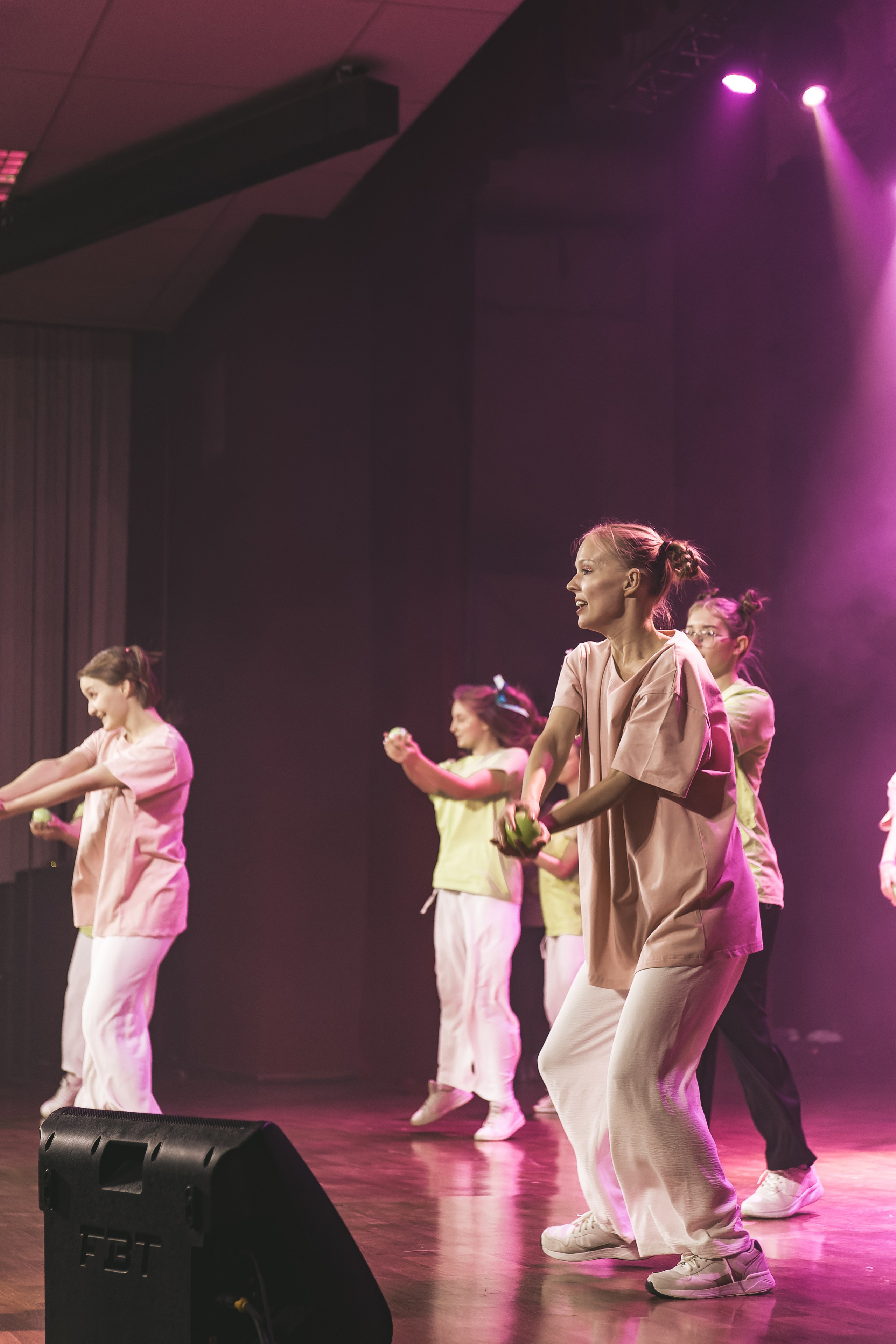 СмолГУ — Зеленое Яблоко — 2023. Танец. KiPPER Gallery — Фотограф