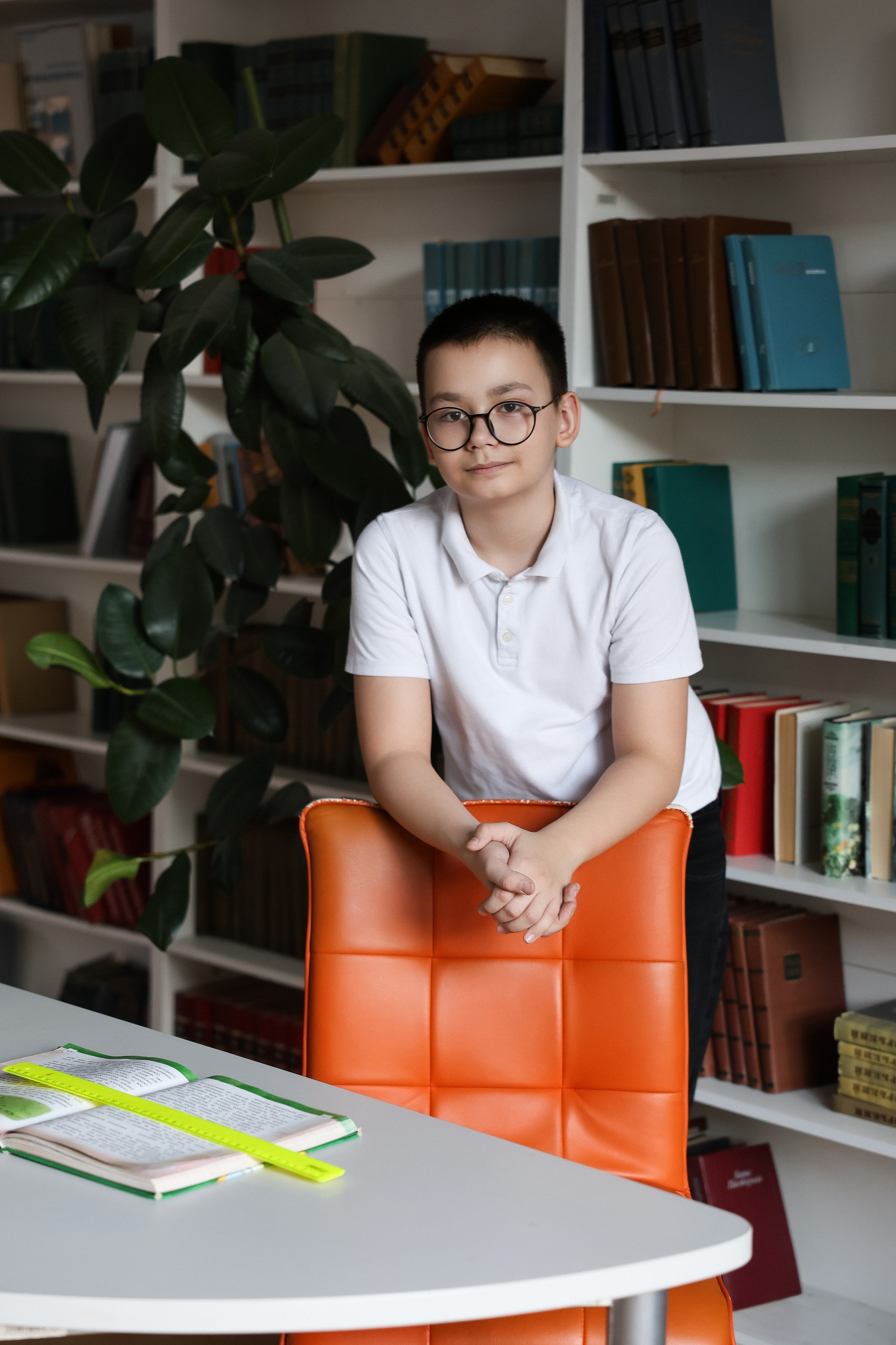 Фотоальбомы для средней и младшей школы. Стильные выпускные альбомы, детские фотосессии, сюжетные фотографии