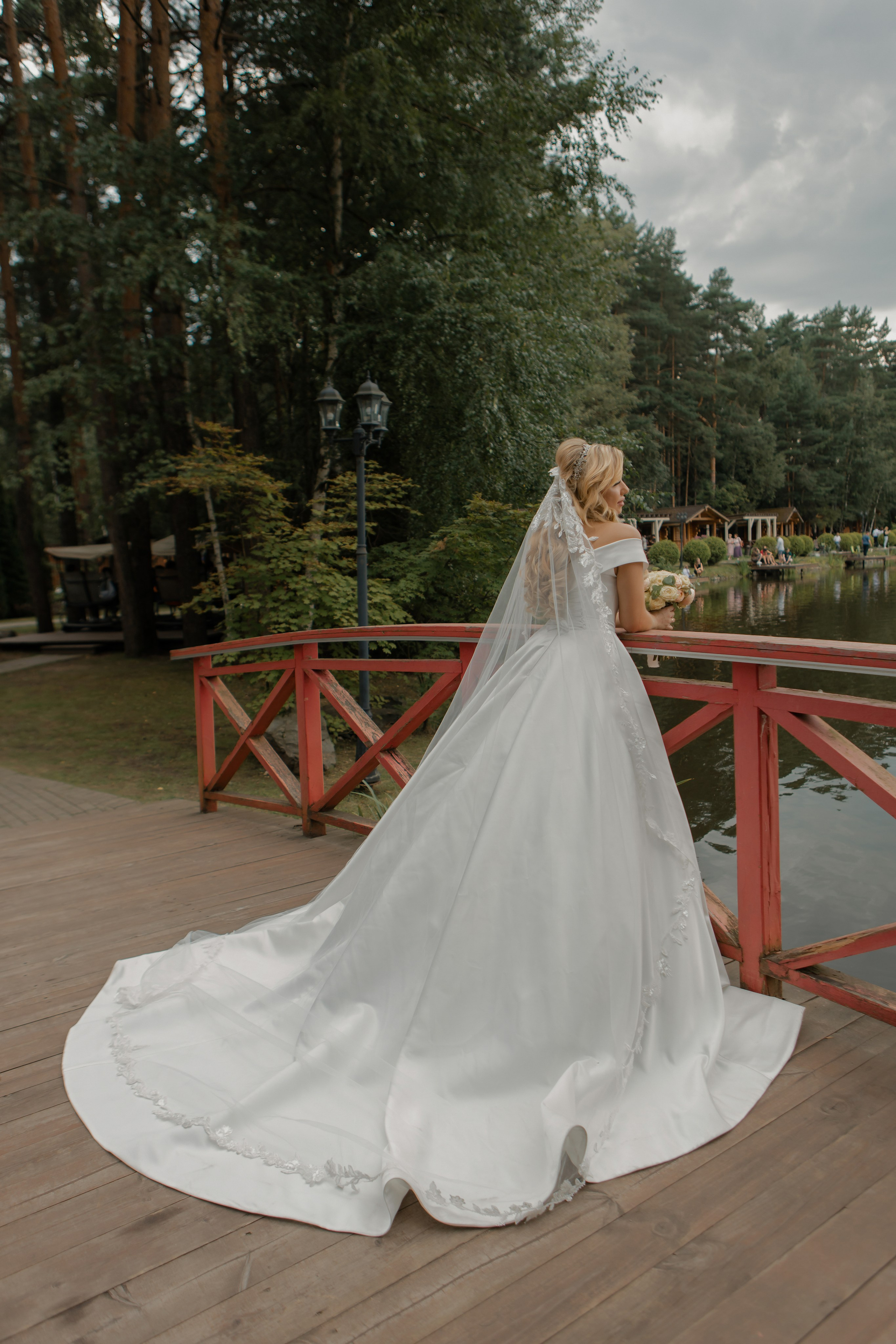 Юрий и Кристина. Видеосъемка и фотосъемка свадеб. Фотограф и оператор на свадьбу. Видеосъемка подкастов, собственная видео-фотостудии. Предметная фотосъемка