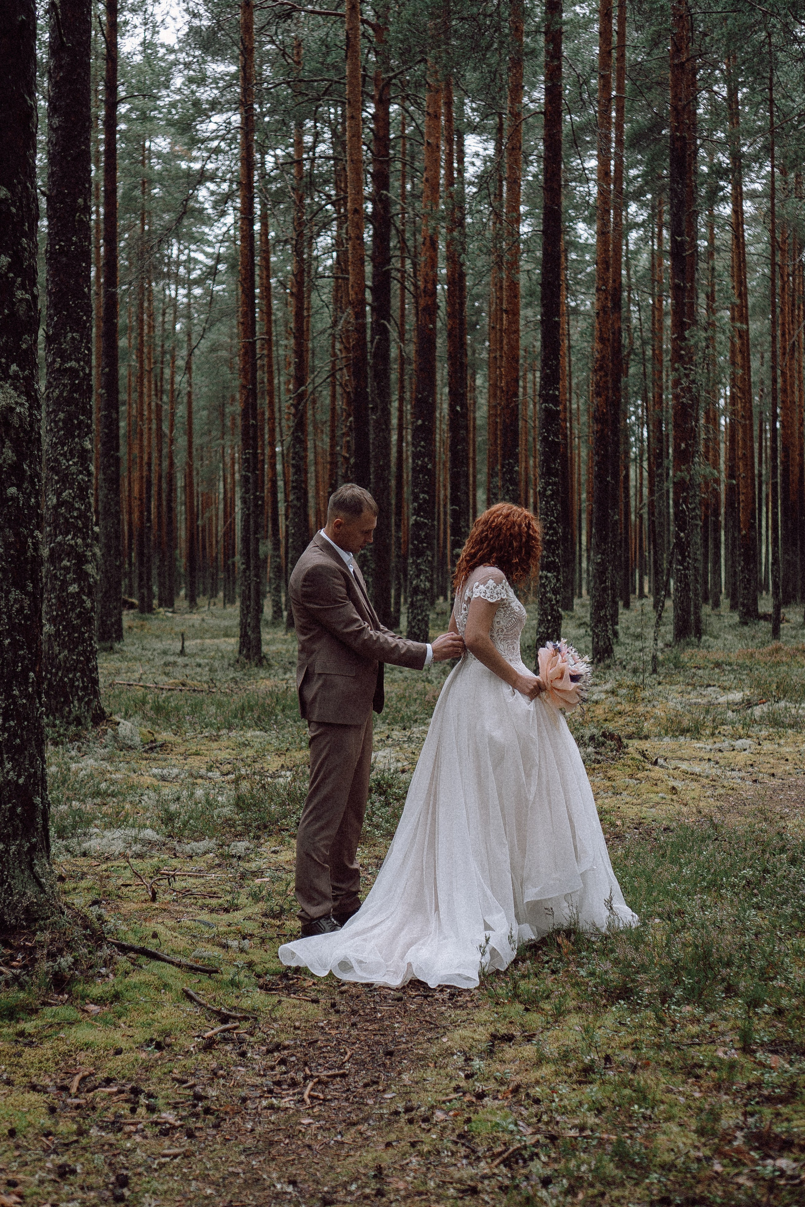 СВАДЕБНАЯ ФОТОСЕССИИЯ ПАРЫ В ГОРОДЕ ПРИОЗЕРСК В СОСНОВОМ ЛЕСУ И С ПИКАПОМ. Профессиональный фотограф, Санкт-Петербург — Виктория Богомолова