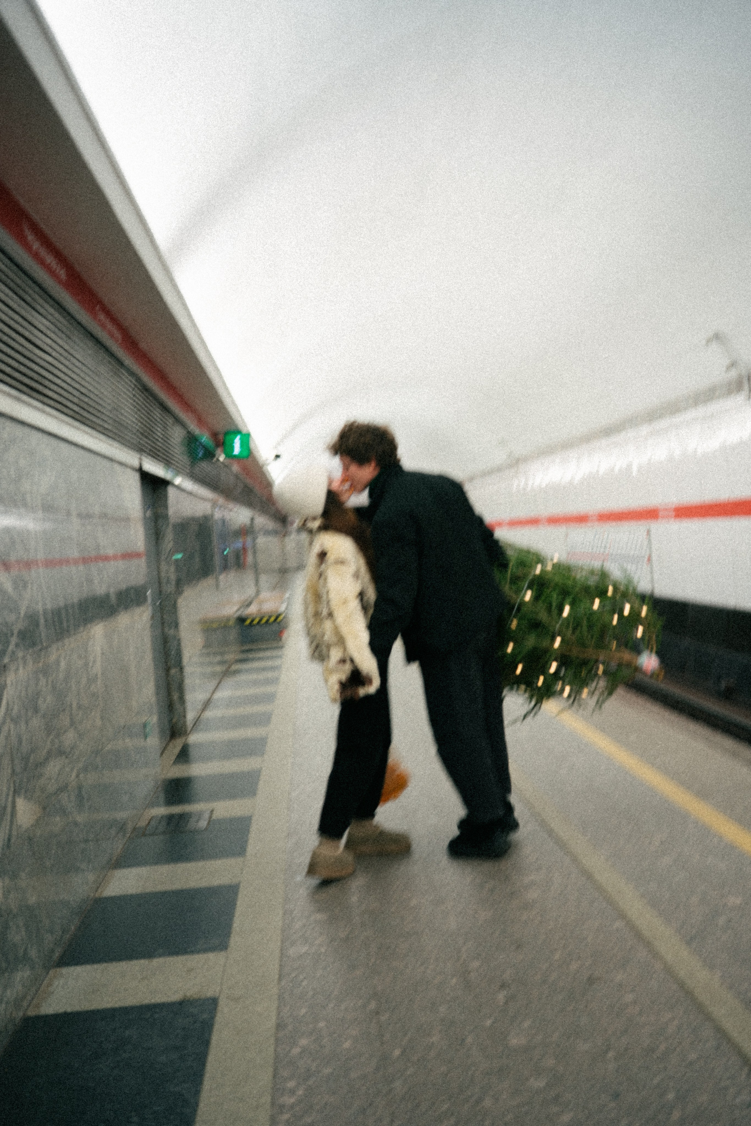 НОВОГОДНЯЯ ПРОГУЛКА ПАРЫ ПО ЧЕРНЫШЕВСКОЙ ПЕРЕД НОВЫМ ГОДОМ. Профессиональный фотограф, Санкт-Петербург — Виктория Богомолова