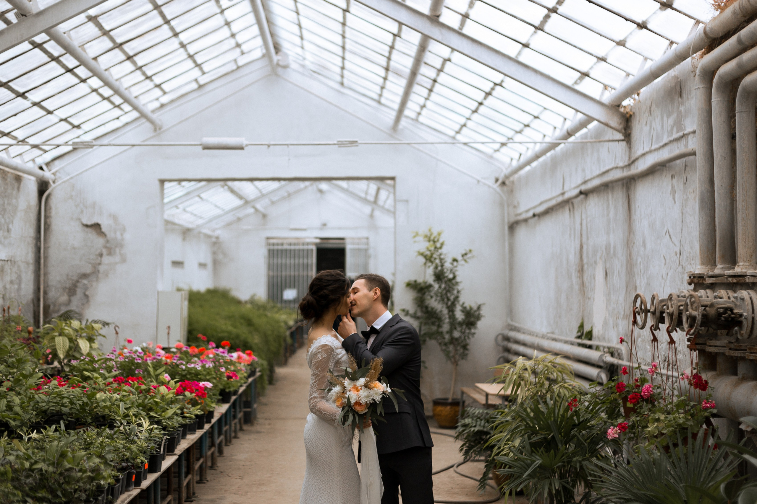 Свадебная фотосессия в оранжерее. Свадебный и семейный фотограф в Волгограде Кристина Иванова