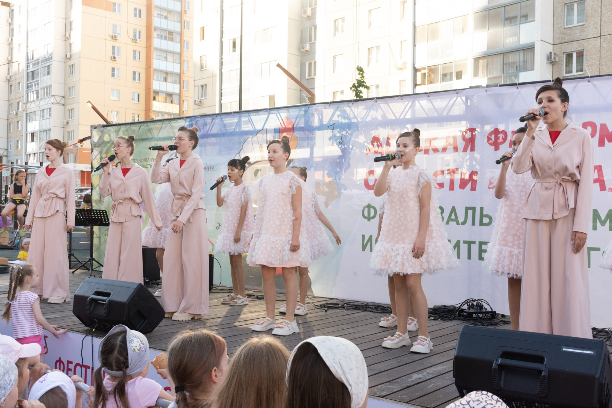 Фестиваль современного исполнительского искусства (Сквер Академ Риверсайд). Фотограф Максим Буряк