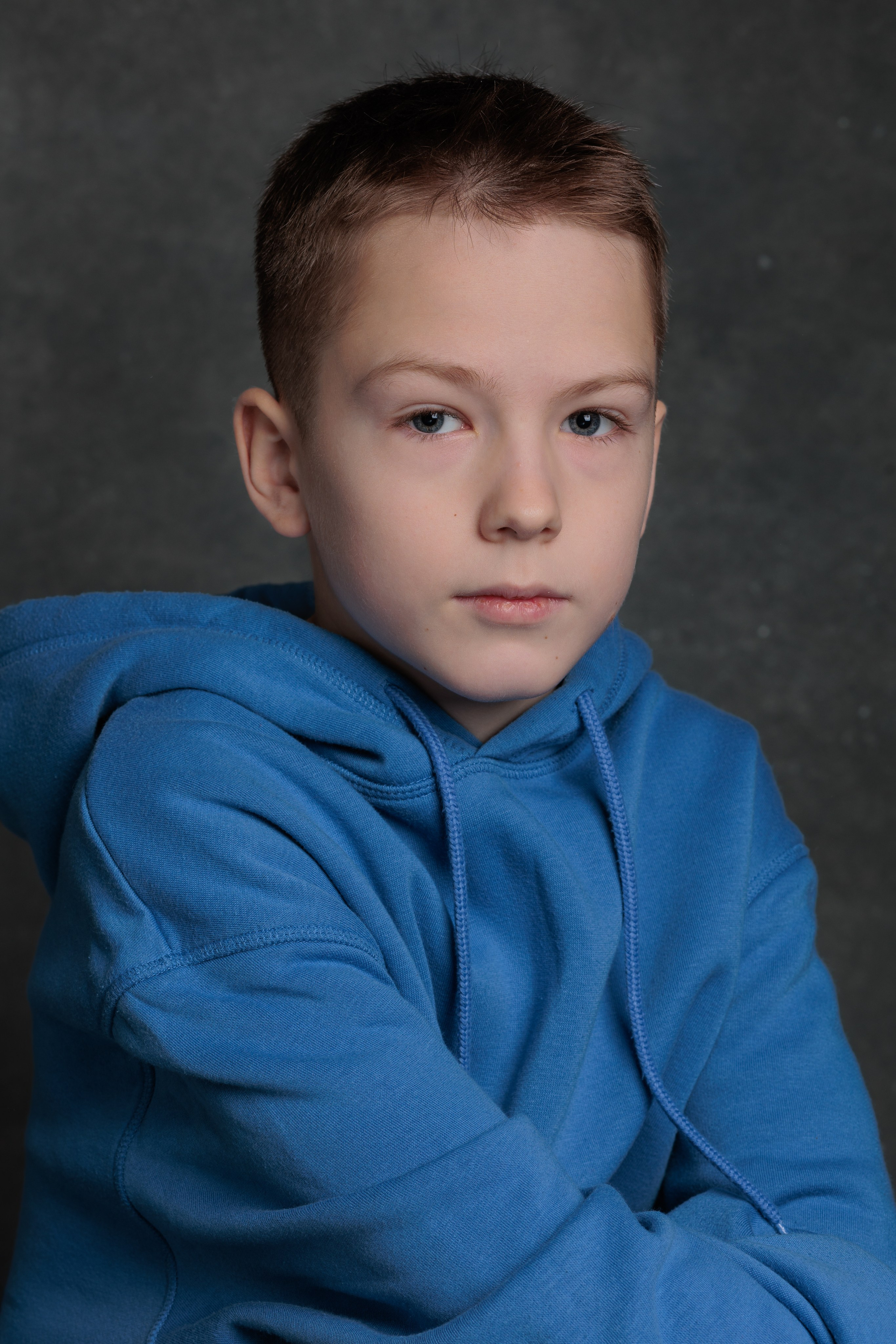 ЛЕВ. Я фотограф из Москвы к Вашим услугам