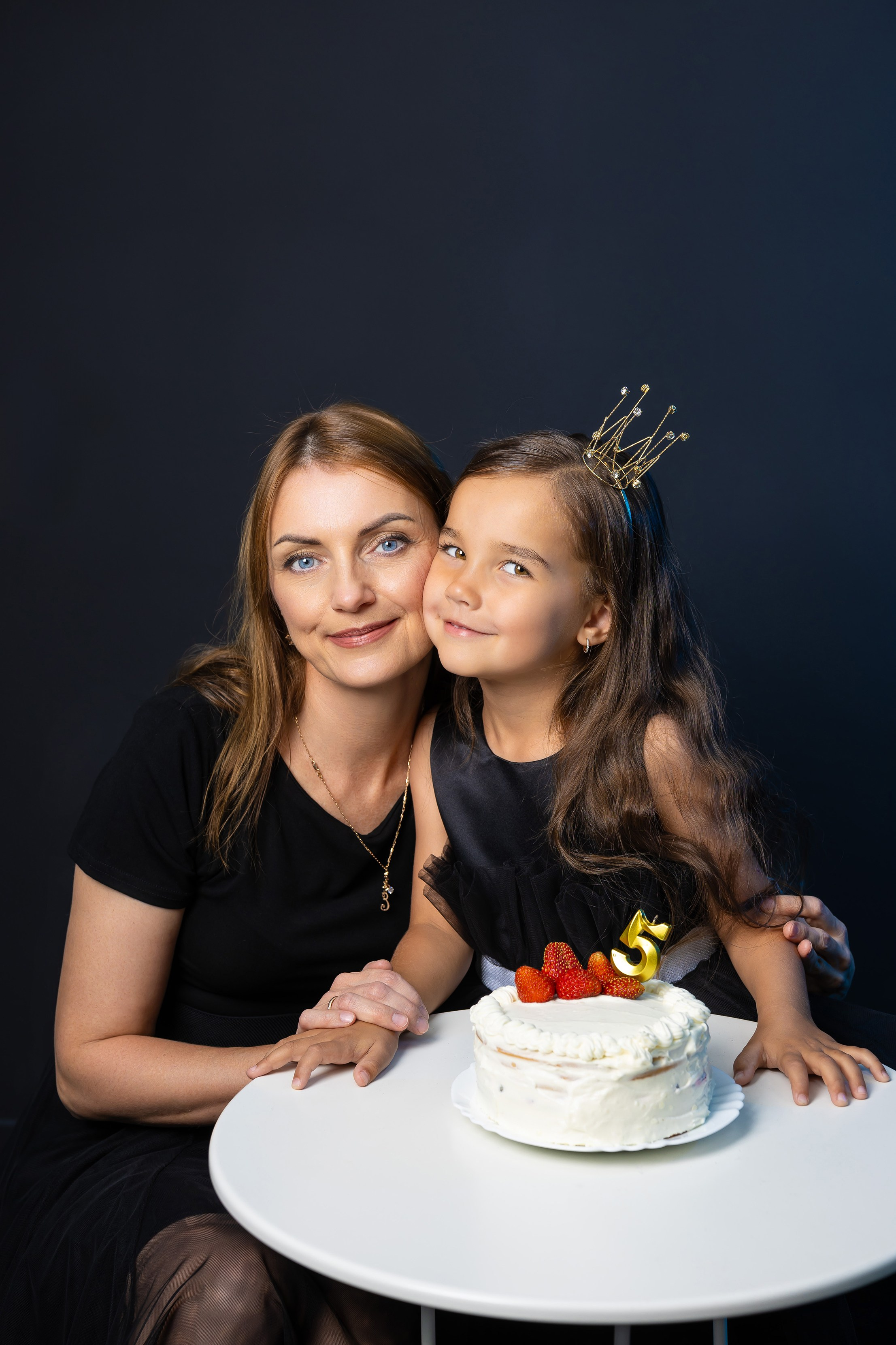 Семейная фотосессия в студии Верхняя Пышма. Фотостудия «Олеся». Фотостудия в г. Верхняя Пышма