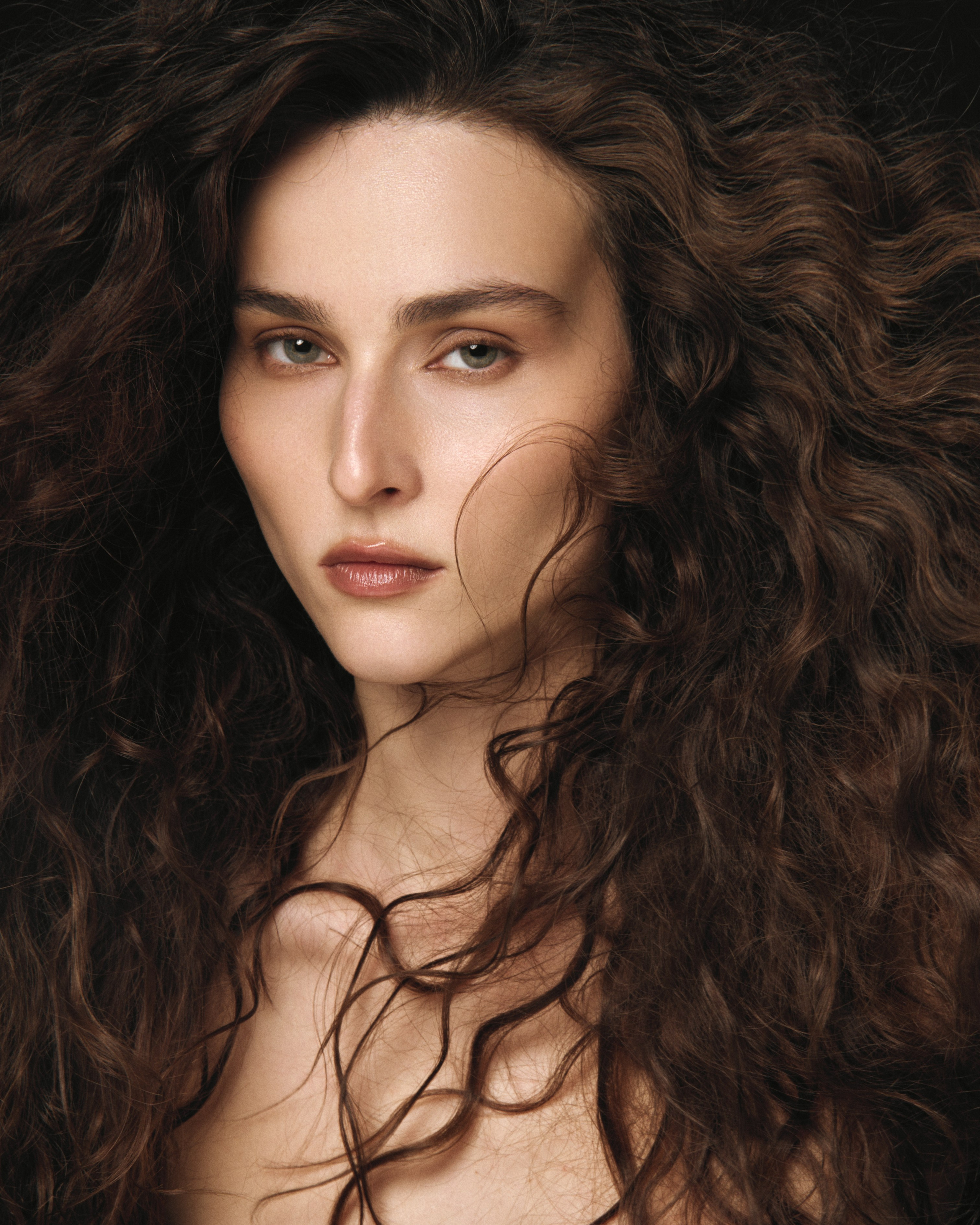 VICTORIA (editorial). Anastasia Patshina
